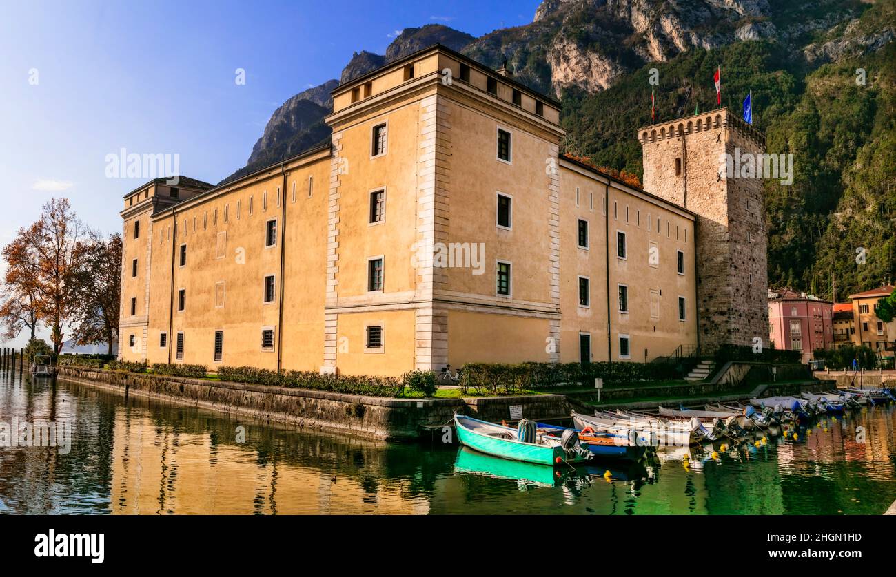 Mittelalterliche Burg von Norditalien. Lago di Grada, Riva del Garda, Burg Rocca di Riva. Stockfoto