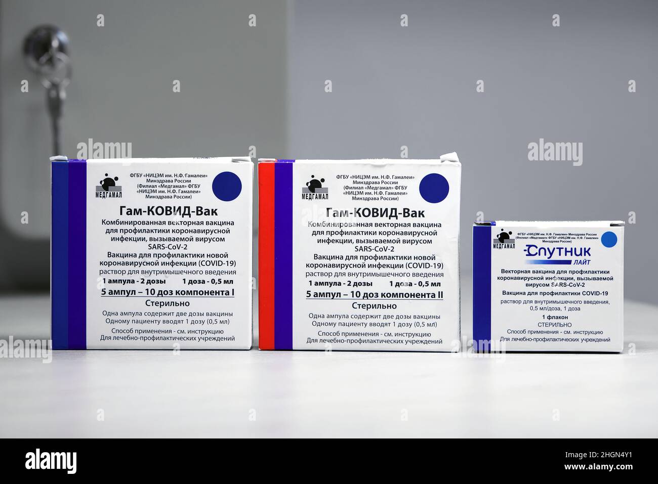 Impfstoff aus russischer Herstellung gegen Covid 19 - Gam Covid Vac ist im Labor auf dem Tisch. Russische Impfung gegen Sputnik-V, Sputnik Lite COVID-19. Impfstoff gegen Stockfoto