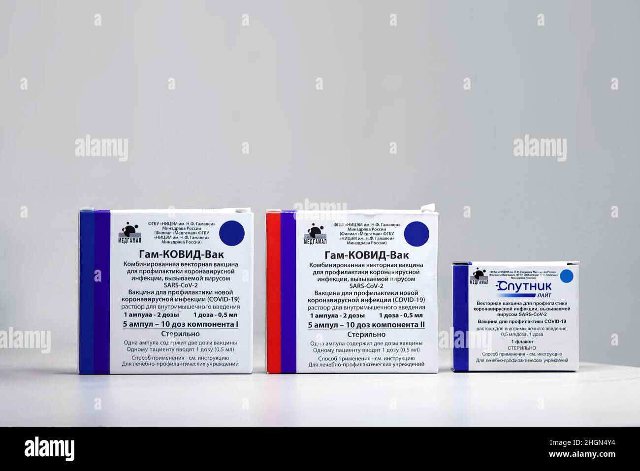 Impfstoff aus russischer Herstellung gegen Covid 19 - Gam Covid Vac ist im Labor auf dem Tisch. Russische Impfung gegen Sputnik-V, Sputnik Lite COVID-19. Impfstoff gegen Stockfoto