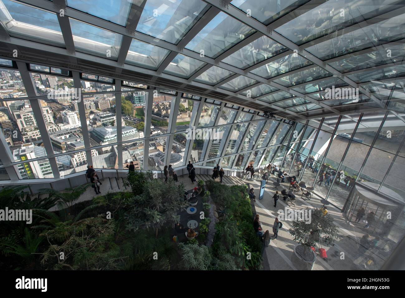 London 09/27/2019. Der Sky Garden, Londons höchste hängende Gärten, befindet sich auf der 35th. Etage der 20 Fenchurch Street, dem Wolkenkratzer der Stadt Stockfoto