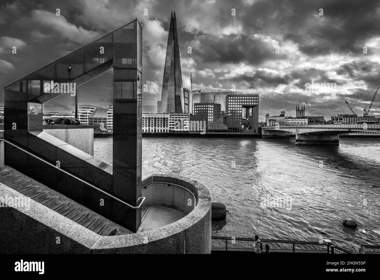 London 09.27.2019 The Shard mit Blick auf die Themse und die London Bridge Stockfoto