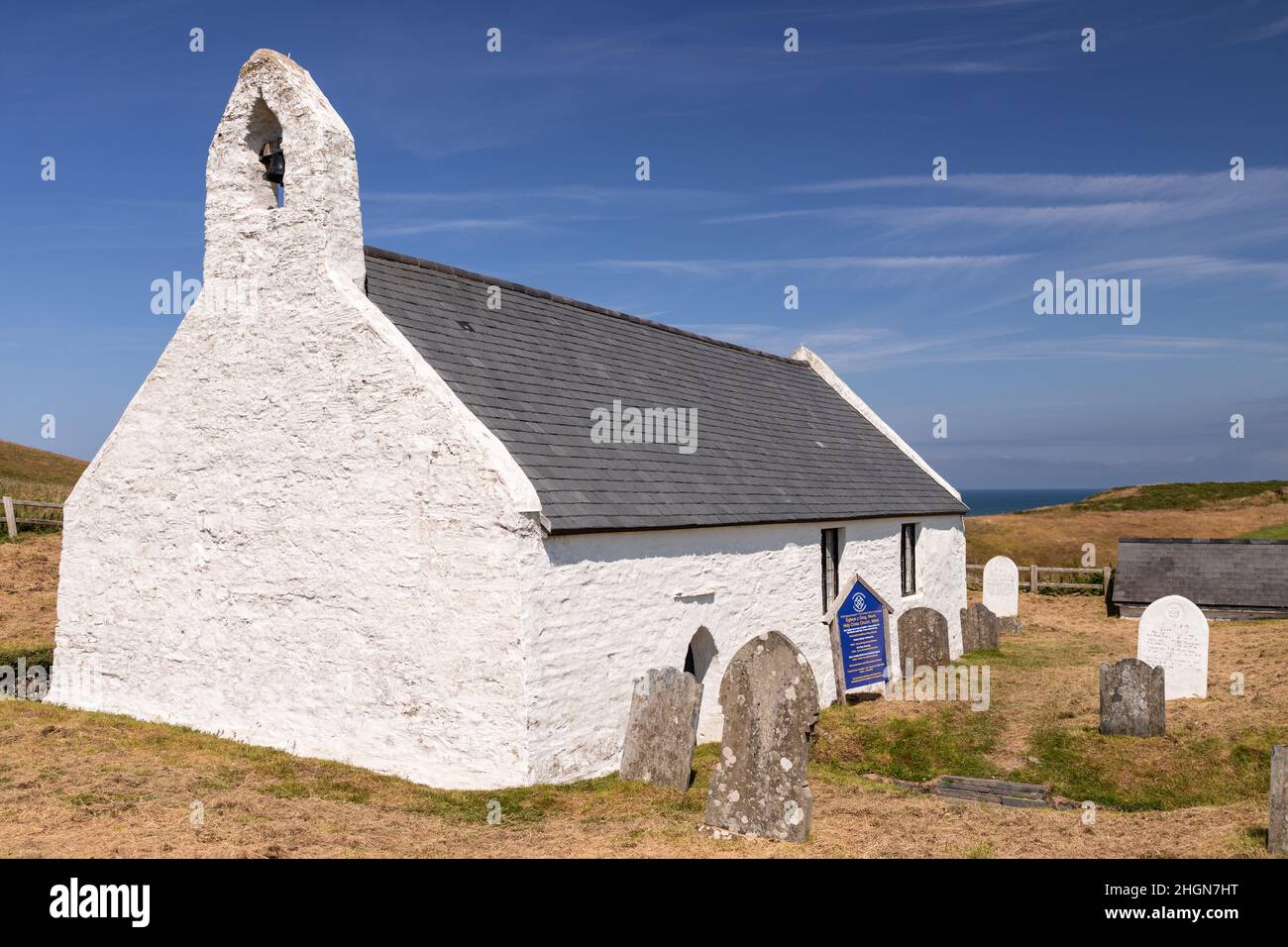 Kirche des Heiligen Kreuzes in Mwnt in Ceredigion an der walisischen Küste Stockfoto