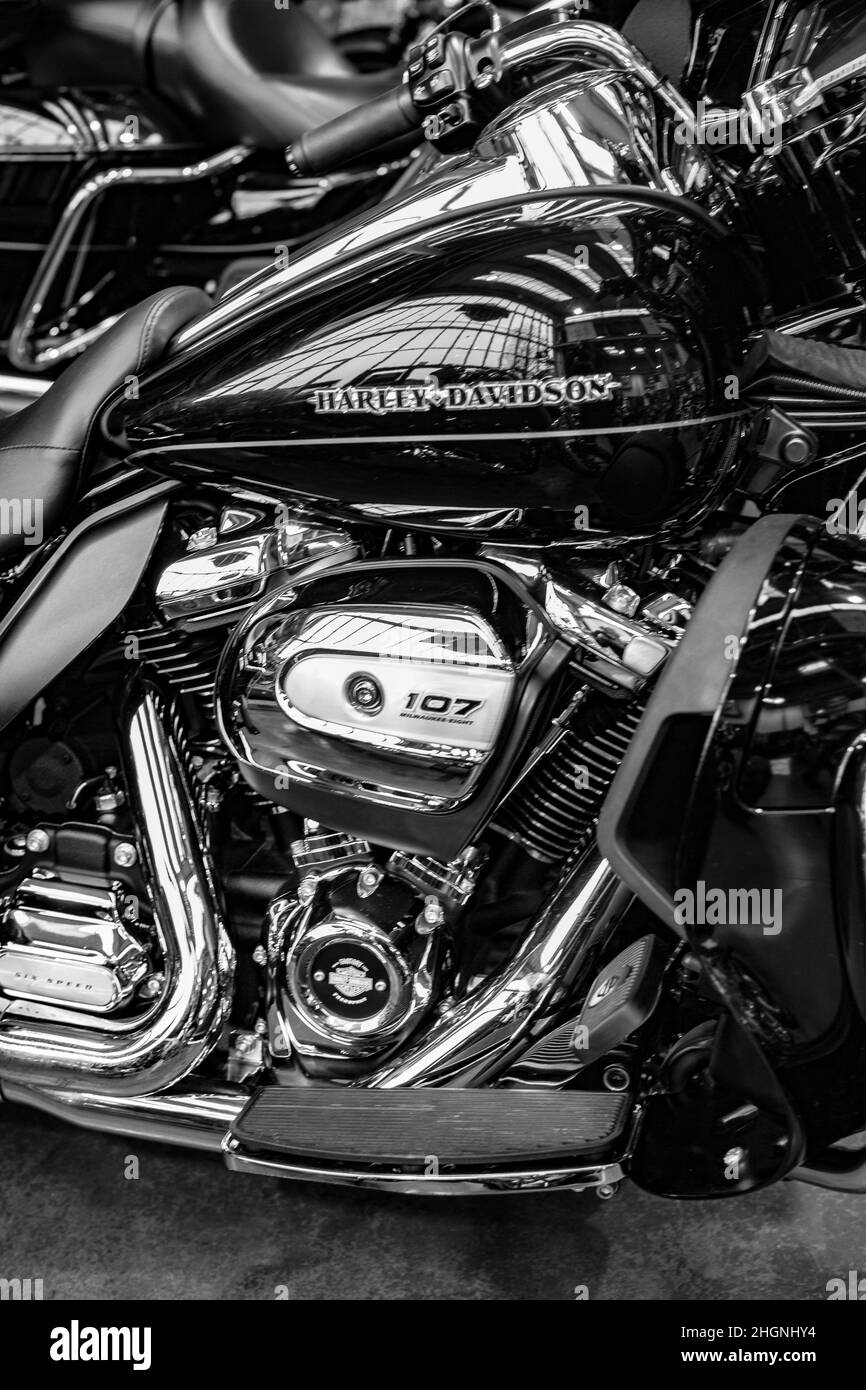 Nahaufnahme eines leistungsstarken Harley Davidson Motorrads. Motor des Motorrads Harley-Davidson, Nahaufnahme. Stockfoto