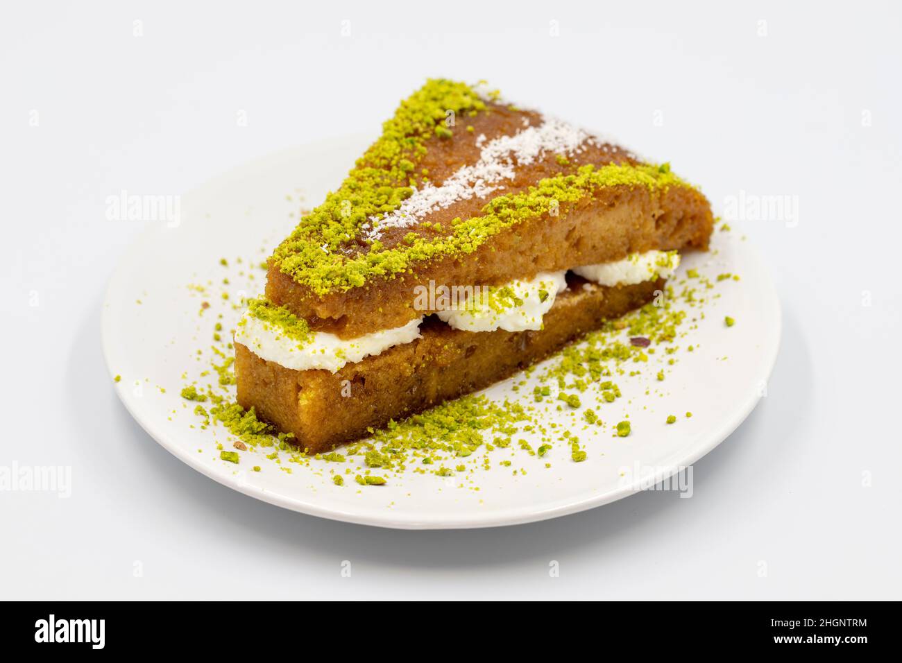 Traditionelles Türkisches Dessert Ekmek Kadayif / Brotpudding. Ramadan Dessert mit Creme Stockfoto