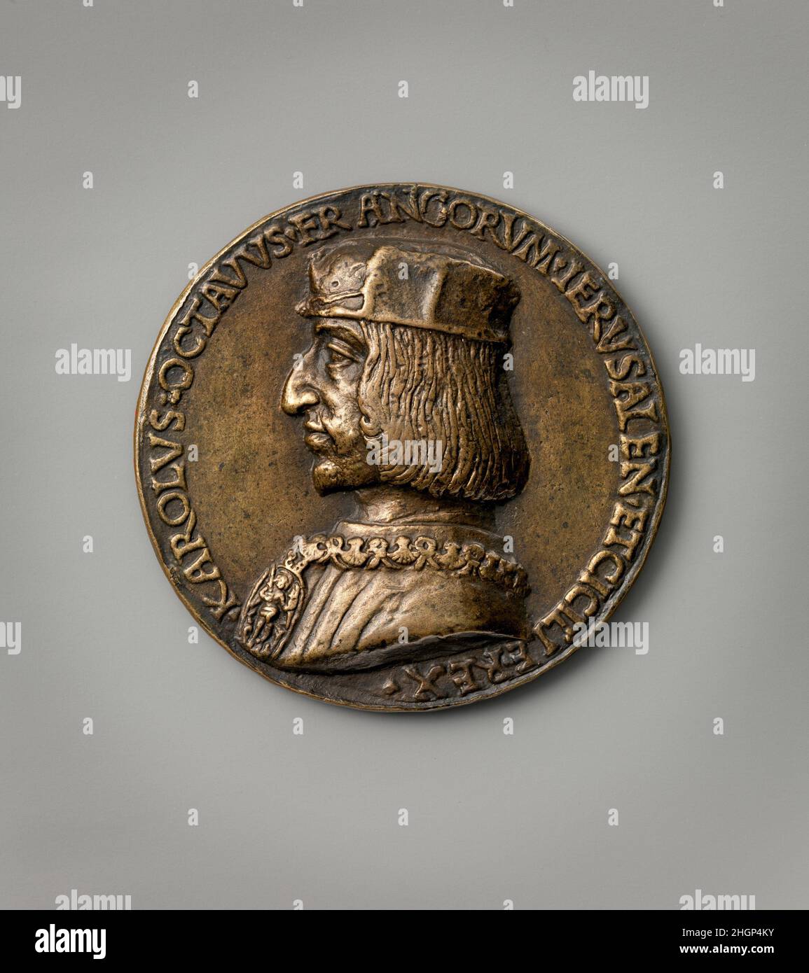 Karl VIII., König von Frankreich ca. 1494–95 zugeschrieben Niccolò Fiorentino (Niccolò di Forzore Spinelli) Italienisch Niccolò, geboren in einer Familie florentinischer Goldschmiede, zählt zu den führenden Porträtmedaillengewinnerinnen der italienischen Renaissance. Er arbeitete in Hochrelief und schuf Bildgestalter, die mutiger im Maßstab, vielfältiger und unverblümter realistisch sind als alles, was früher produziert wurde. Karl VIII., König von Frankreich 200633 Stockfoto