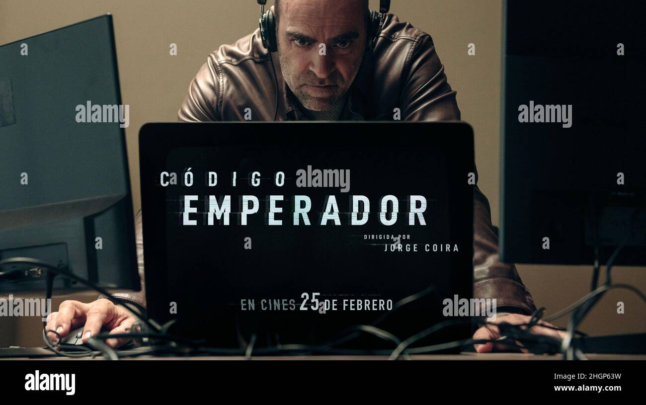 LUIS TOSAR in CODIGO EMPERADOR (2022), Regie JORGE COIRA. Kredit: Vaca Films / Album Stockfoto