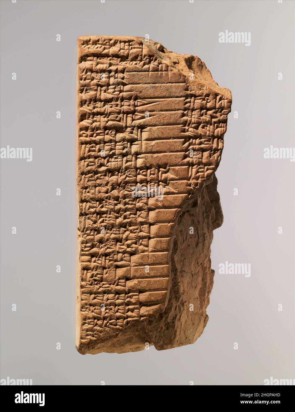 Keilschrift: Alter babylonischer Balag an die Muttergöttin Aruru ca. 19th.–16th. Jahrhundert v. Chr. babylonische liturgische Kompositionen wurden in Mesopotamien verwendet, um die Götter zu beschwichtigen. Gesungen oder rezitiert von Klagepriestern in Ritualen, wurden sie oft im emesalen Dialekt der sumerischen Sprache komponiert. Als wir diese Texte schriftlich kennen, wurde die sumerische Sprache nicht mehr gesprochen. Zweifellos haben die ungewöhnlichen Worte und Klänge der Emesal-Liturgie die Wirksamkeit und Attraktivität dieser Aufführungen noch zusätzlich erweitert.dieser Text ist höchstwahrscheinlich eine Balag-Komposition. Das Wort Balag – bezieht sich auf ein Musikinstrument uns Stockfoto