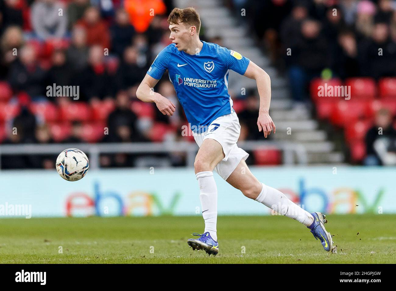 Sunderland, Großbritannien. 22nd Januar 2022. Hayden Carter aus Portsmouth während der Sky Bet League ein Spiel zwischen Sunderland und Portsmouth im Stadium of Light am 22nd 2022. Januar in Sunderland, England. (Foto von Daniel Chesterton/phcimages.com) Quelle: PHC Images/Alamy Live News Stockfoto