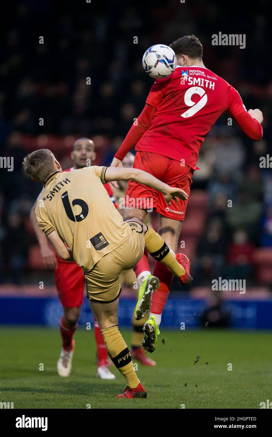 LONDON, GROSSBRITANNIEN. JAN 22nd Harry Smith von Leyton Orient führt den Ball während des Sky Bet League 2-Spiels zwischen Leyton Orient und Port Walle am Samstag, dem 22nd. Januar 2022, im Matchroom Stadium in London an. (Kredit: Federico Maranesi | MI Nachrichten) Kredit: MI Nachrichten & Sport /Alamy Live Nachrichten Stockfoto