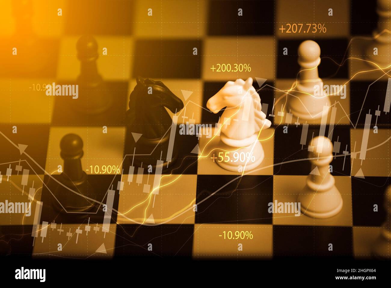 Geschäftsstrategie Konzept der wettbewerbsfähigen Ideen, Schachspiel auf Schachbrett hinter Geschäftshintergrund. Business präsentieren Finanz- und Marketingstrategie A Stockfoto