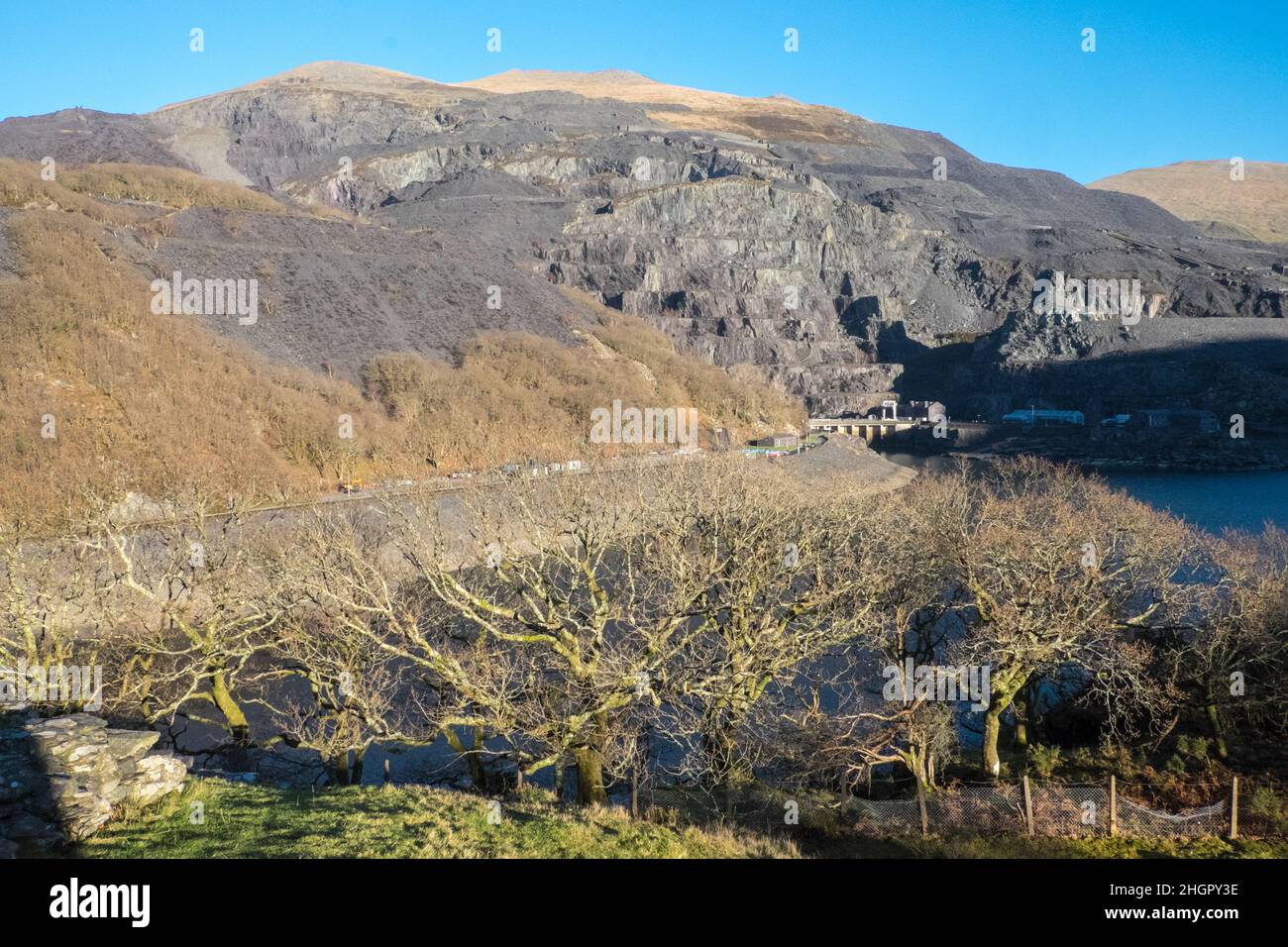 Electric Mountain, aka, Dinorwig Hydro Electric Power Station, betrieben, von, First Hydro Company, FHC, gibt es 16kms unterirdische Tunnel, innerhalb, Elidir Mountain, Strom, Erzeugung, erzeugt, durch, gepumpt, Lagerung, Llanberis, Llanberis Dorf, ist, eine Gemeinde und Wahlstation in, Gwynedd, Nordwest Wales, am südlichen Ufer des Sees Llyn Foot Padarn und am höchsten Berg von Snowdonia, Großbritannien, im Norden von Wales, im Süden von Snowdonia, Großbritannien, im Süden von Snowdon, Großbritannien, im Süden von Wales, im Norden Stockfoto