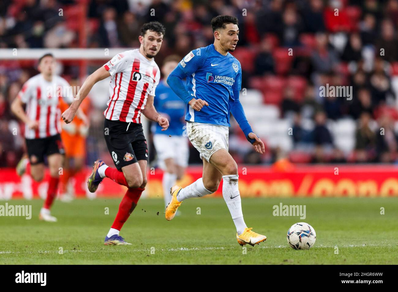 Sunderland, Großbritannien. 22nd Januar 2022. Tyler Walker aus Portsmouth während der Sky Bet League ein Spiel zwischen Sunderland und Portsmouth im Stadium of Light am 22nd 2022. Januar in Sunderland, England. (Foto von Daniel Chesterton/phcimages.com) Quelle: PHC Images/Alamy Live News Stockfoto