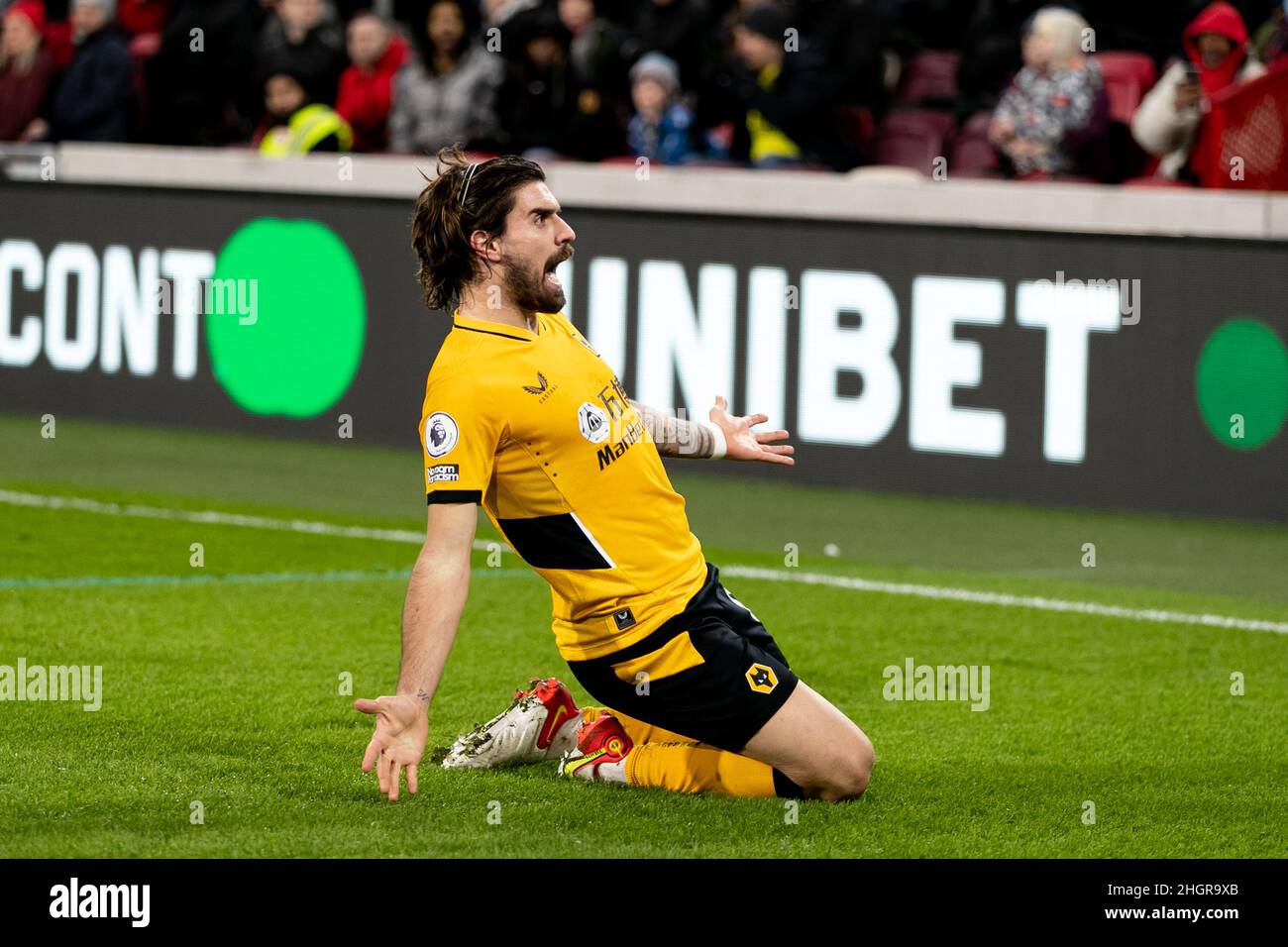 LONDON, GROSSBRITANNIEN. JAN 22nd Rubén Neves von Wolverhampton Wanderers feiert am Samstag, dem 22nd. Januar 2022, ein Tor im Premier League-Spiel zwischen Brentford und Wolverhampton Wanderers im Brentford Community Stadium, Brentford. (Kredit: Juan Gasparini | MI Nachrichten) Kredit: MI Nachrichten & Sport /Alamy Live Nachrichten Stockfoto