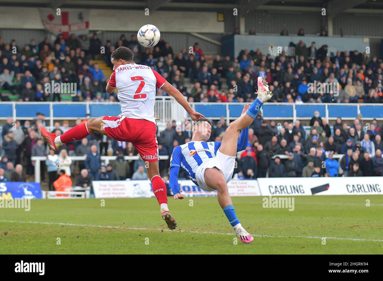 HARTLEPOOL, GROSSBRITANNIEN. JAN 22nd Luke Molyneux von Hartlepool United versucht sein Glück mit einem Overhead-Kick während des Sky Bet League 2-Spiels zwischen Hartlepool United und Stevenage am Samstag, 22nd. Januar 2022 im Victoria Park, Hartlepool. (Kredit: Scott Llewellyn | MI Nachrichten) Kredit: MI Nachrichten & Sport /Alamy Live Nachrichten Stockfoto
