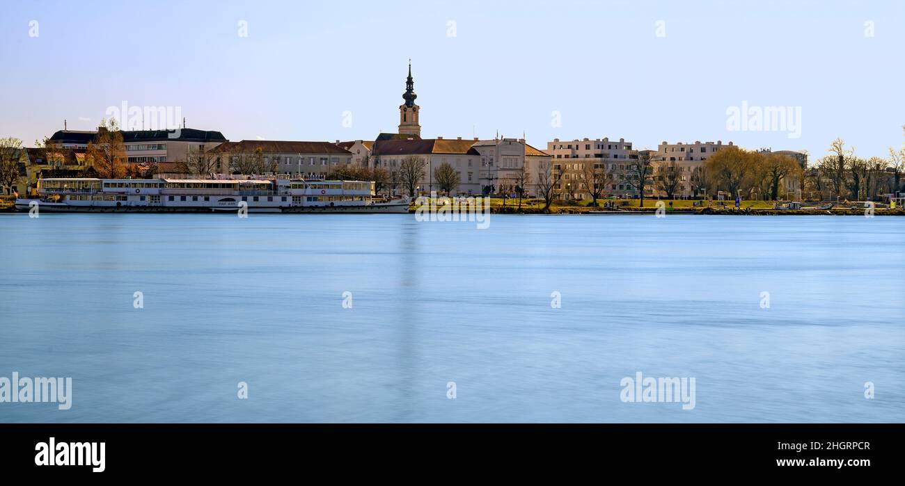 Panoramablick auf die Stadt Tulln an der Donau ohne Schnee im Winter, Österreich Stockfoto