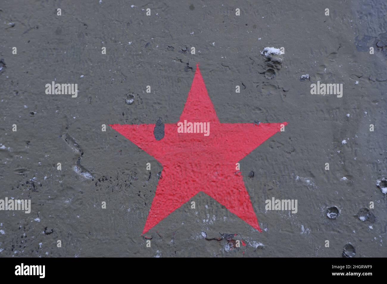 Roter Stern auf dem Turm eines sowjetischen Panzers. Mai 9 Stockfoto