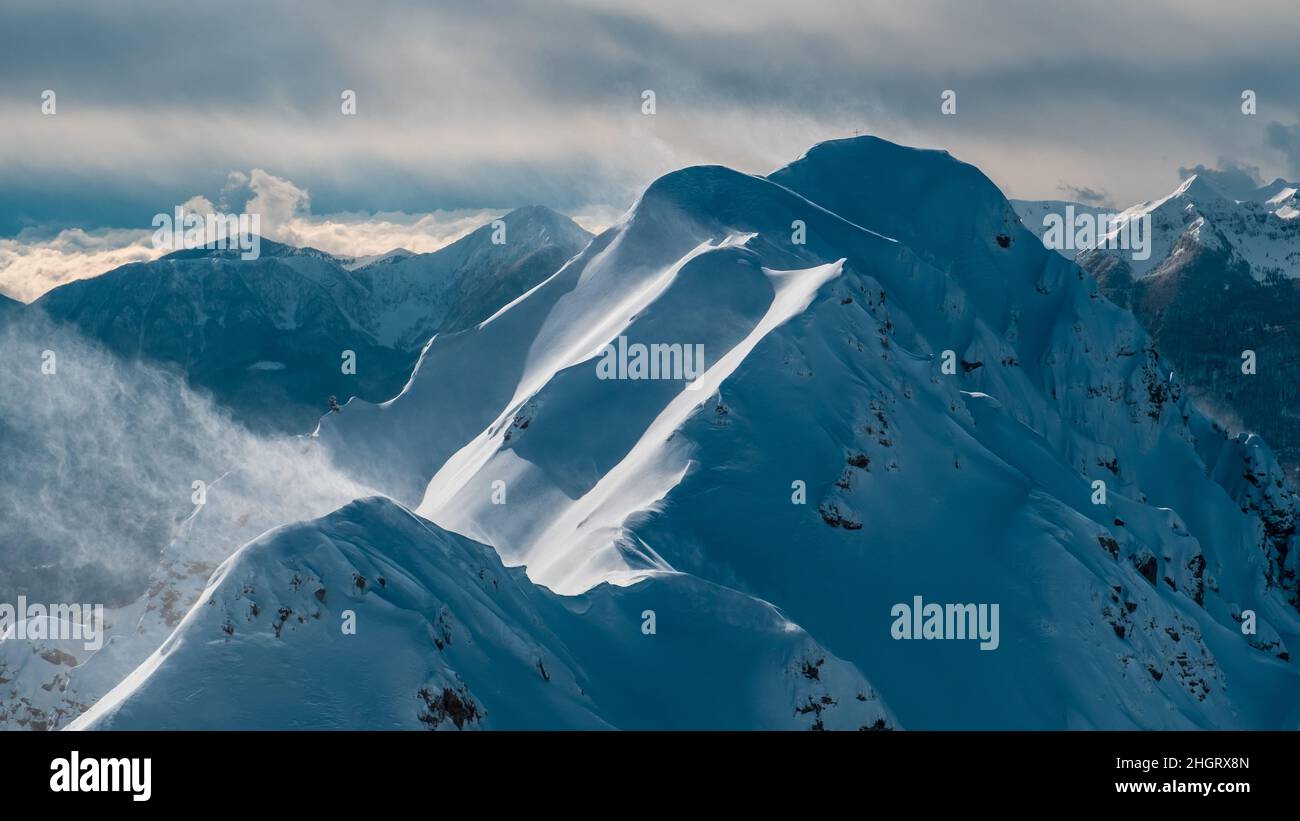 Auf dem Berg Zoncolan, Karnischen alpen nach einem großen Schneefall. Provinz Udine, Region Friaul-Julisch Venetien, Italien Stockfoto