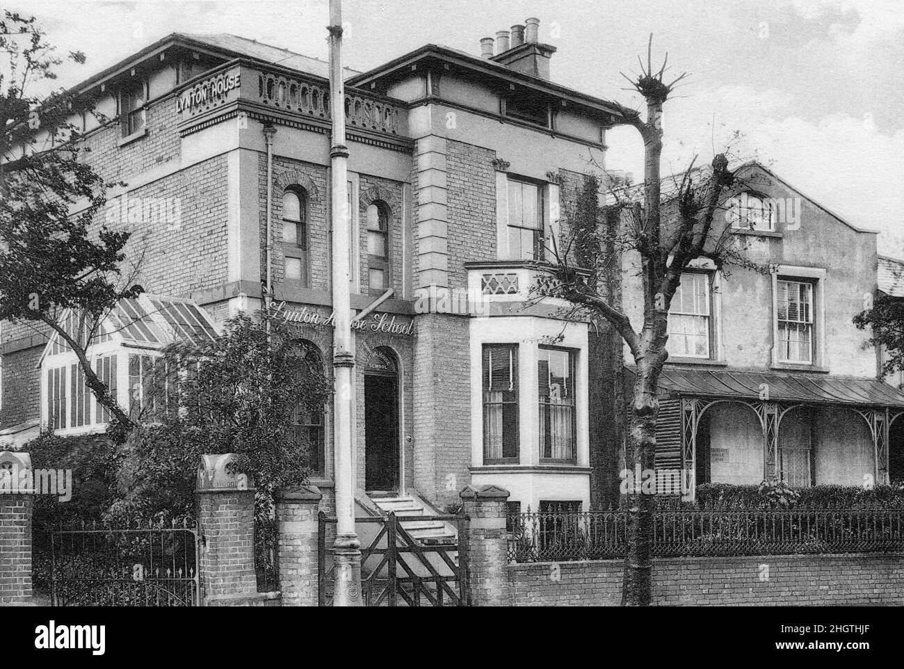 Lynton House School, Kingston Crescent, North End, Portsmouth, Hampshire, England, Großbritannien - ein historisches Foto der Außenansicht der Schule. Stockfoto