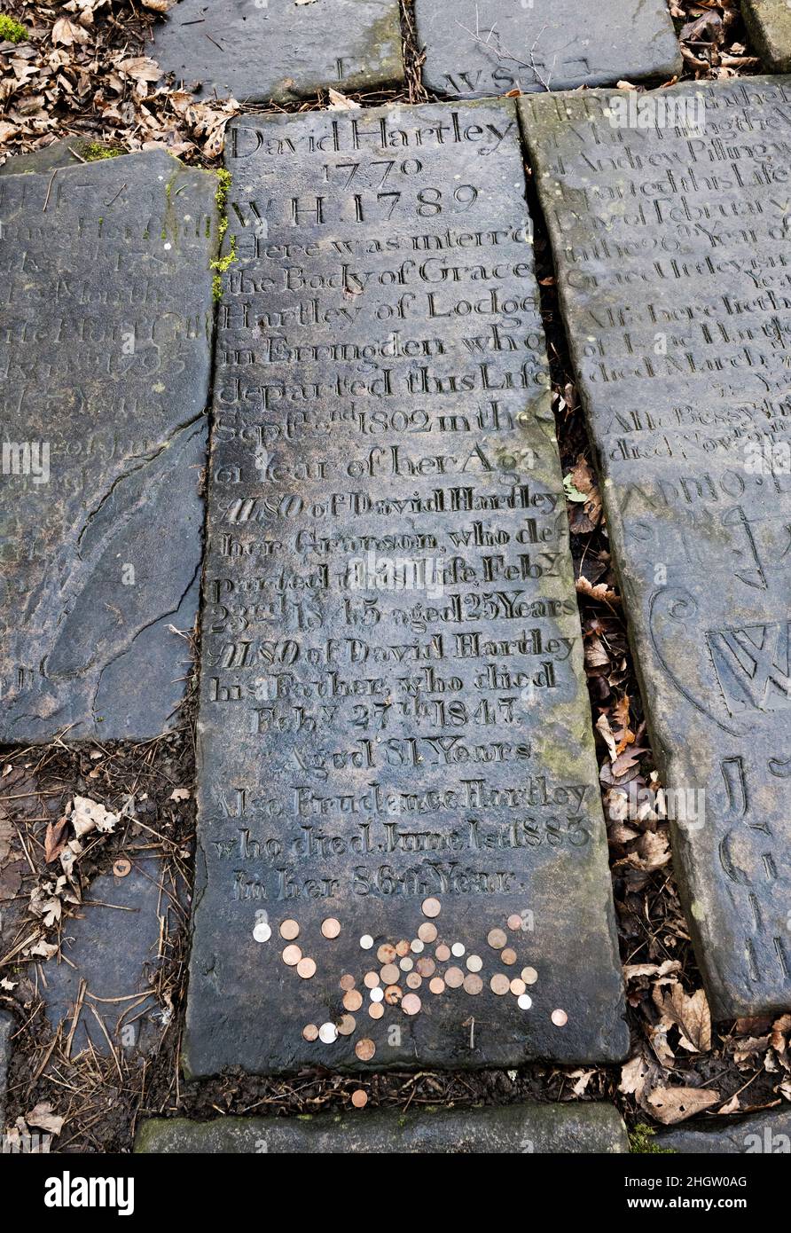 Das Grab von „King“ David Hartley, Anführer der Cragg Vale Coiners aus dem 18. Jahrhundert, Heptonstall Churchyard, Calderdale, West Yorkshire, Großbritannien. Stockfoto
