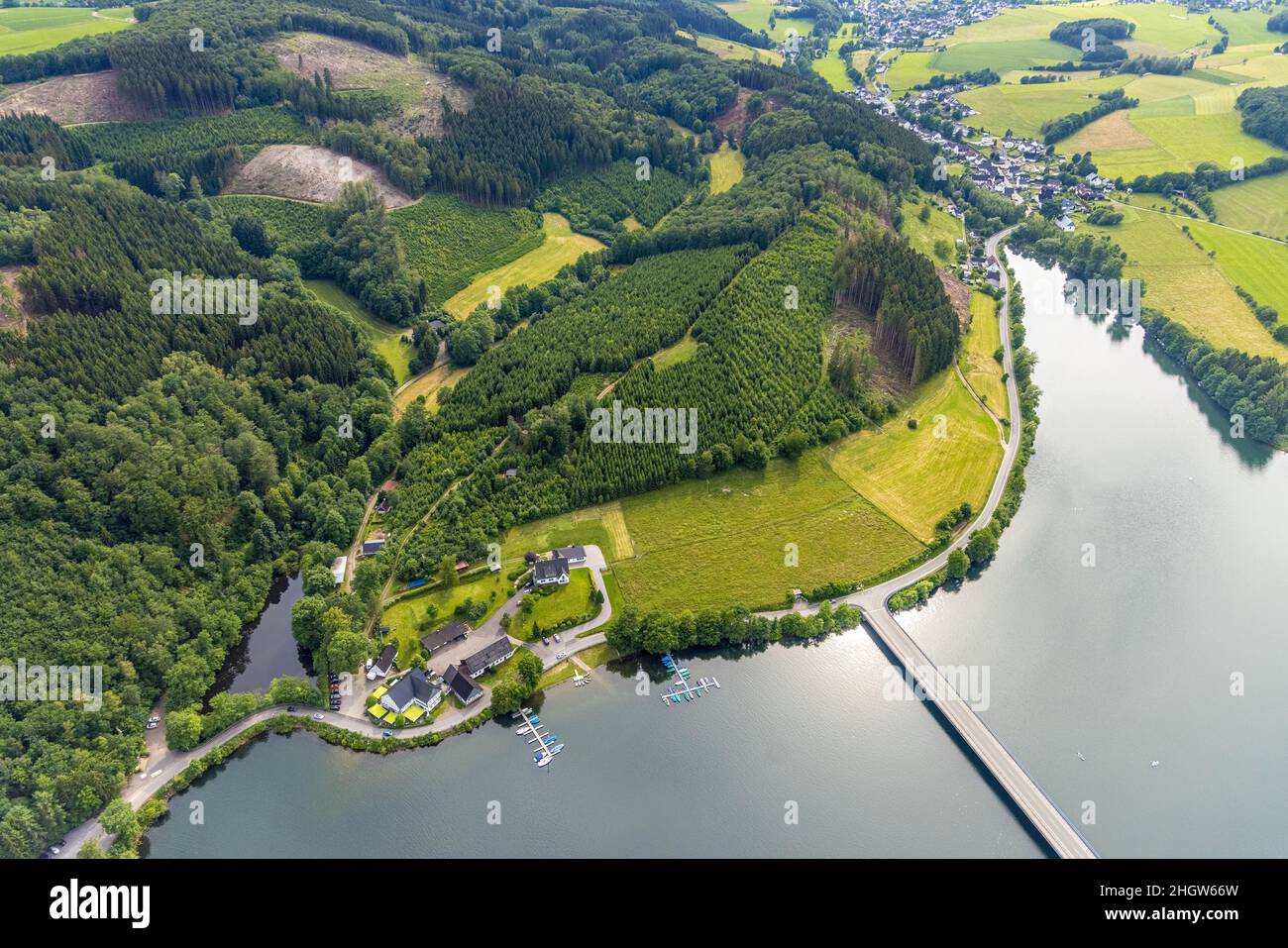 Luftaufnahme, Lister Damm, Café Restaurant gut Kalberschnacke, Waldschäden im Waldgebiet, Herpel, Drolshagen, Sauerland, Nordrhein-Westfalen, Keim Stockfoto