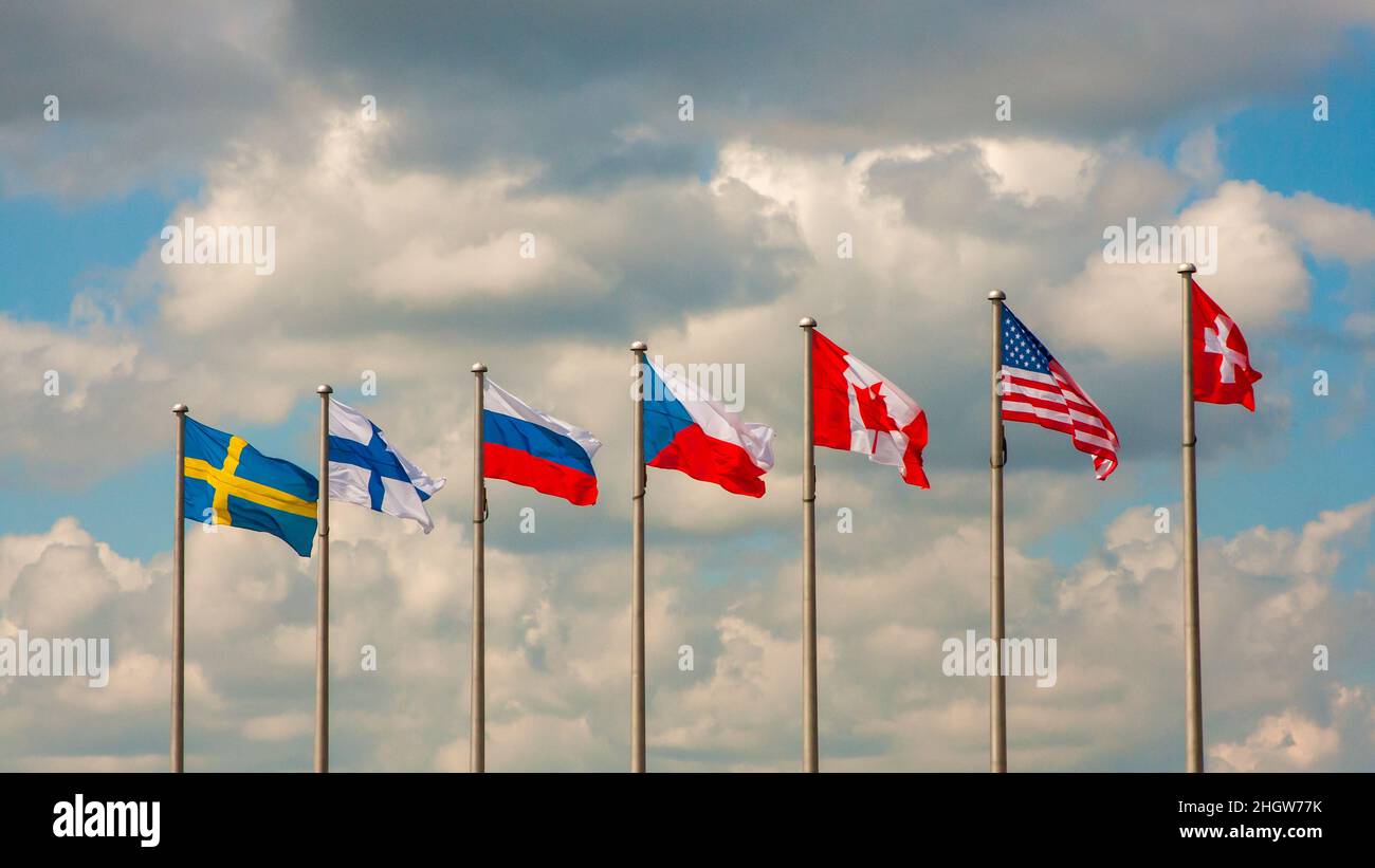 Flaggen: Schweden, Finnland, Russland, Tschechische Republik, Kanada, USA, Schweiz Eishockey-Meisterschaft 2014 Stockfoto