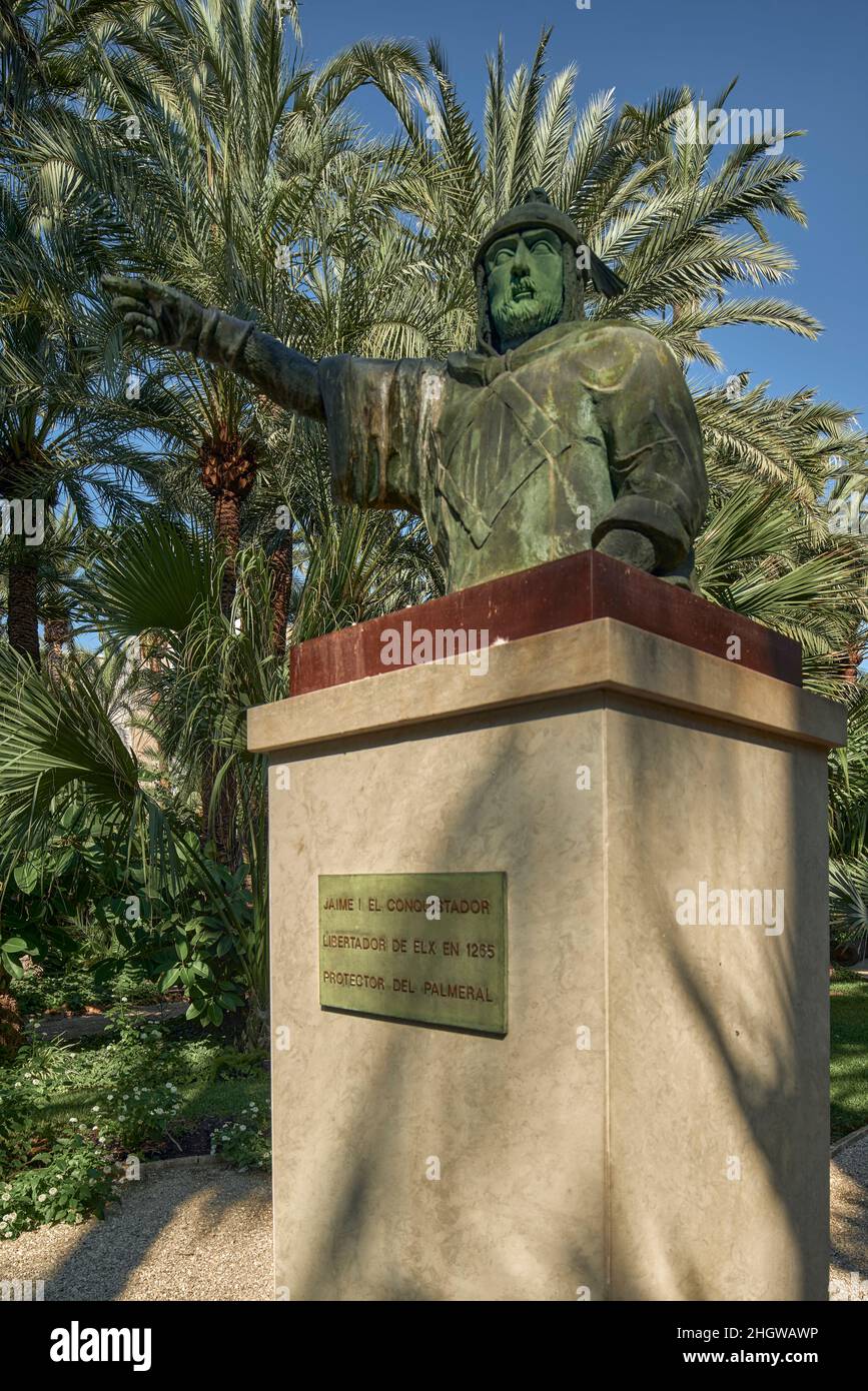 Statue von Jaime I. dem Eroberer in Huerto del Cura José Castaño, Garten in der Stadt Elche, Provinz Alicante, Spanien Stockfoto