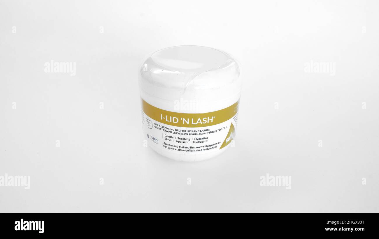 Plastikbehälter aus I-Lid 'N Lash tägliche Reinigungs-Gel-Therapie für Deckel und Augenlaschen; Reiniger und Make-up-Entferner mit Hyaluronan; I-Med Pharma. Stockfoto
