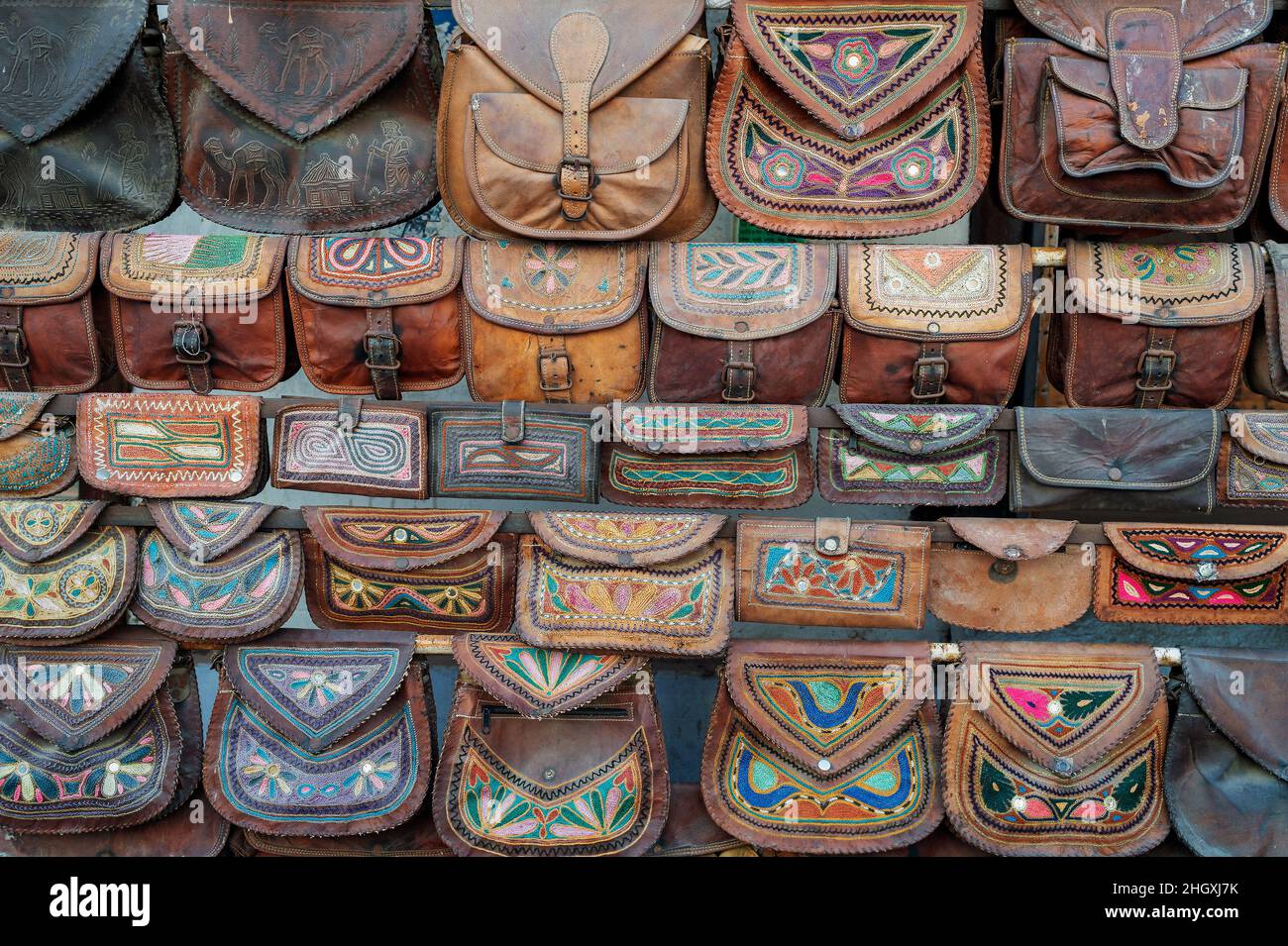 Handgefertigte Taschen aus Leder in der Stadt Kalkutta, Westbengalen, Indien Stockfoto