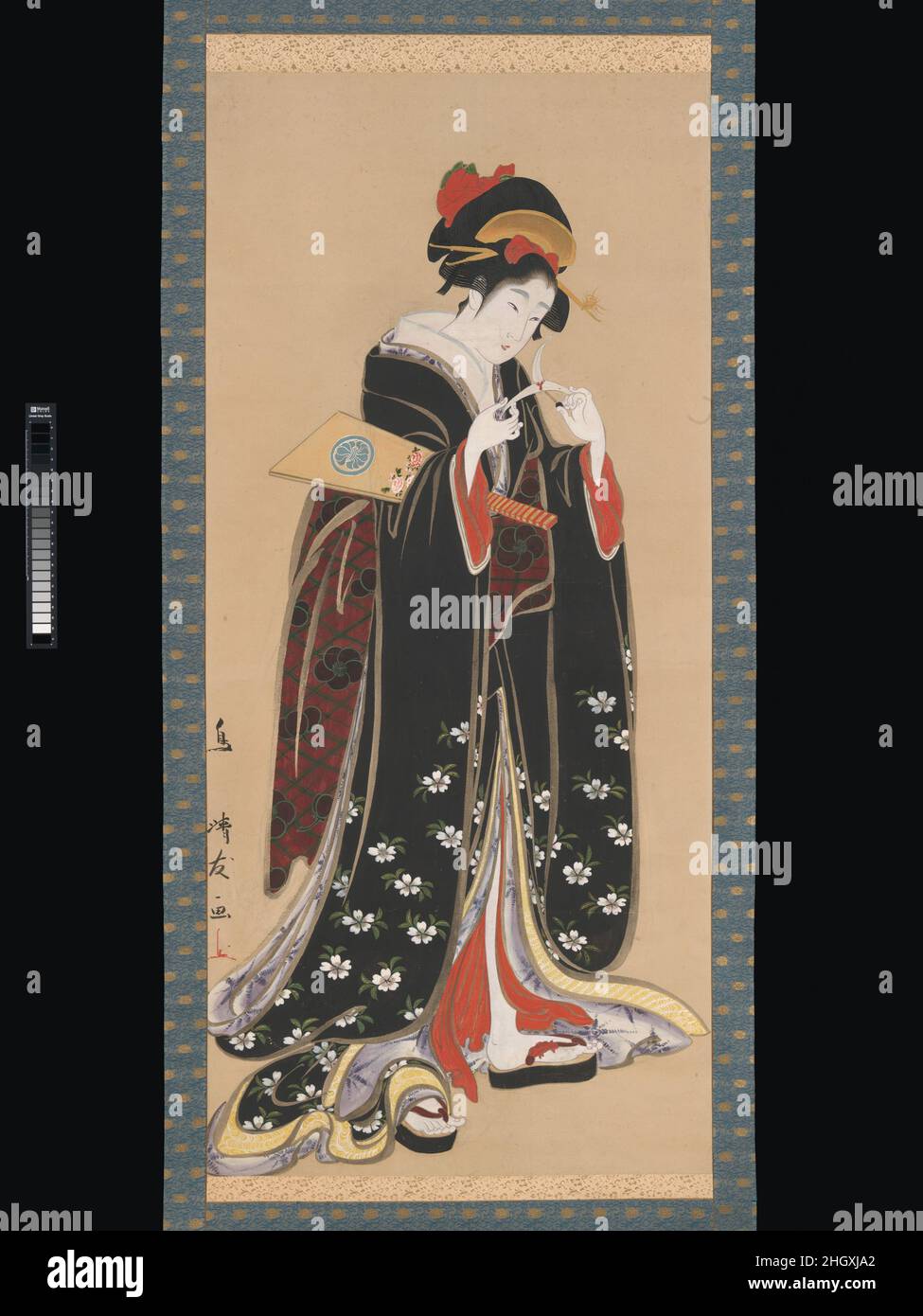 Woman with Battledore and Shuttlecock 1815–20 Torii Kiyotomo Eine prachtvoll gekleidete Frau mit einem Battiledore (Hanaoki), der unter ihrem Arm versteckt ist, fiddet mit einem Federfederverschluss, der beim Neujahrsspiel von Hanetsuki verwendet wird, ähnlich dem westlichen Badmintonspiel. Die Identität des Künstlers dieses kühnen Ukiyo-e-Gemäldes bedarf weiterer Untersuchungen. Obwohl es einen Grafiker der Torii-Schule gab, der den Künstlernamen Kiyotomo verwendete, der Anfang des 18. Jahrhunderts aktiv war und für seine Kabuki-Schauspielerkompositionen bekannt war, scheint dies ein anderer Künstler zu sein. Seit der Coiffure, sartorial choic Stockfoto