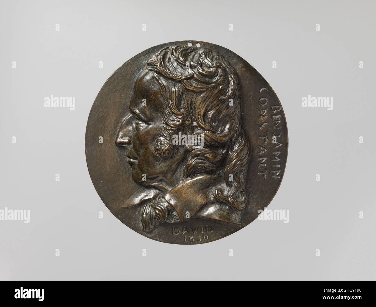 Henri-Benjamin Constant de Rebecque (1767–1830) 1830 Medaillengewinnerin: Pierre Jean David d'Angers Henri-Benjamin Constant de Rebecque, oder Benjamin Constant, war ein politischer Aktivist und ein produktiver Schriftsteller. In den zwanziger und dreißiger Jahren beeinflusste er liberale Bewegungen und Revolutionen in ganz Europa, Brasilien und Mexiko. Constant übernahm unter Napoleon eine Regierungsposition im französischen Ersten Reich bis 1802, als er und die berüchtigte Madame de Staël, seine Geliebte, in Ungnade fielen und das Paar zur Flucht nach Deutschland zwang. Nach dem Bourbon-Umbau kehrte Constant nach Paris zurück und entschloss Stockfoto