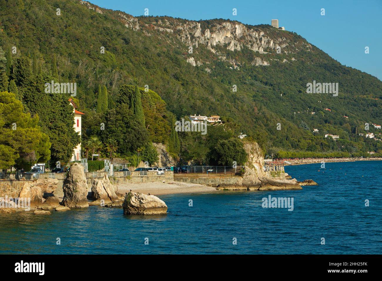 Küste bei Castello di Miramare in Grignano in der Nähe von Triest, Italien, Europa Stockfoto