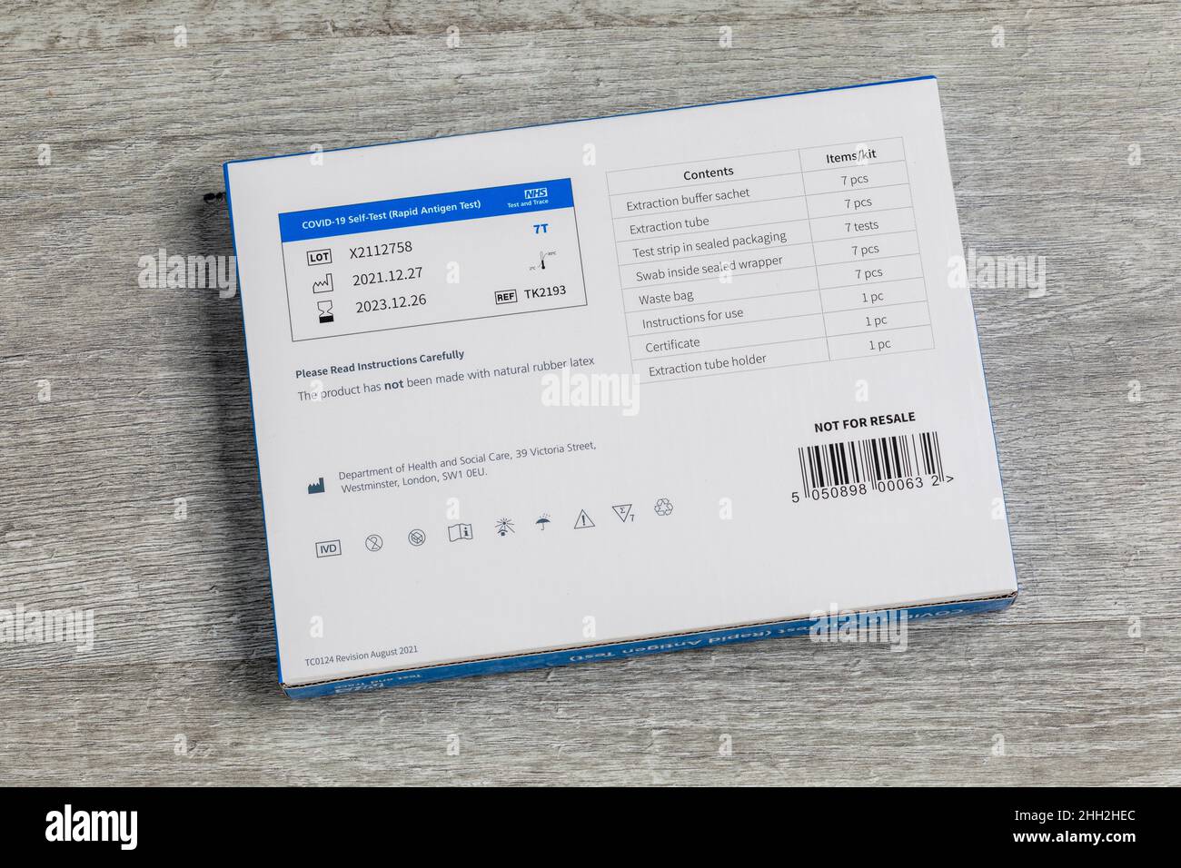 Eine NHS Covid-19 Rapid-Antigen-Testbox Stockfoto