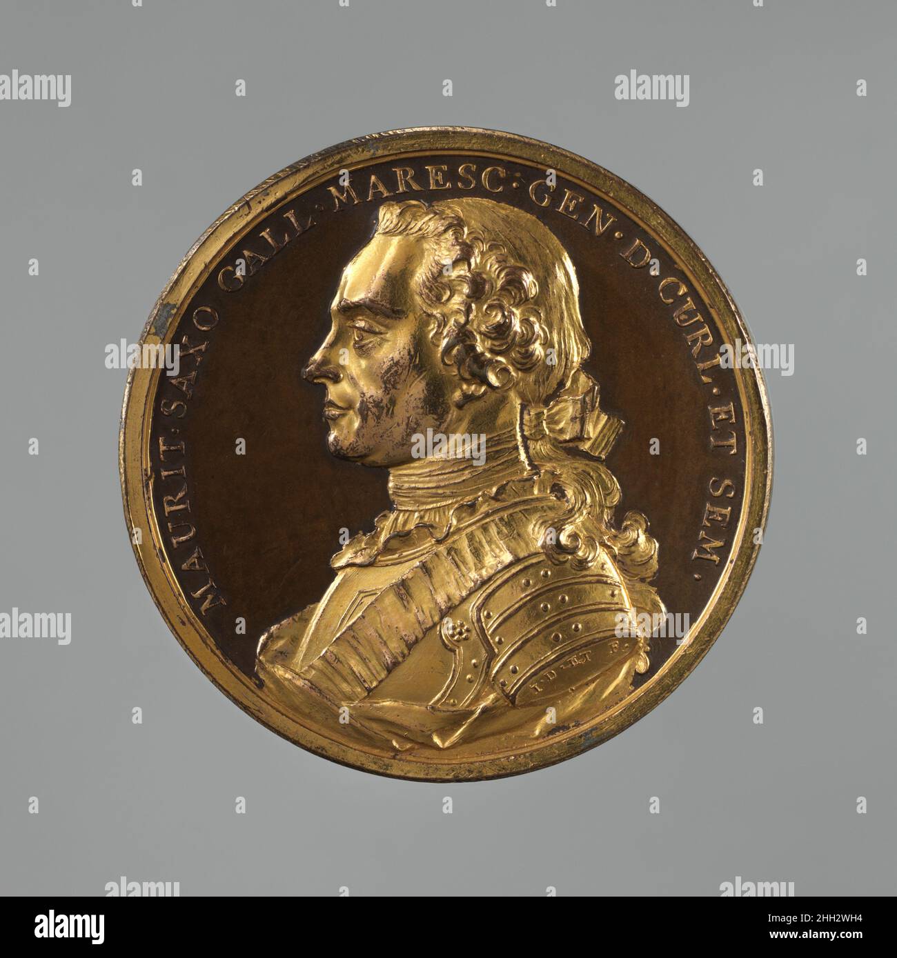 Siege von Maurice de Saxe, Generalmarschall von Frankreich 1747 Jean Dassier, der unausfechtbar und brillant war, war einer der größten Generäle des 18. Jahrhunderts, Maurice de Saxe (1696-1760). Der uneheliche Sohn des starken Augustus II., Kurfürst von Sachsen, der in Deutschland geborene Maurice, diente unter mehreren Monarchen und erwarb sich seinen Ruf als Kommandant für seine tapferen Heldentaten. Seine Siege für König Louis XV (B. 1710; r. 1715-74) während des österreichischen Erbfolgekrieges (1740-48) sicherte sich Frankreich die Dominanz auf dem Kontinent. Für diese Leistungen verlieh ihm der König 1747 den augus Stockfoto