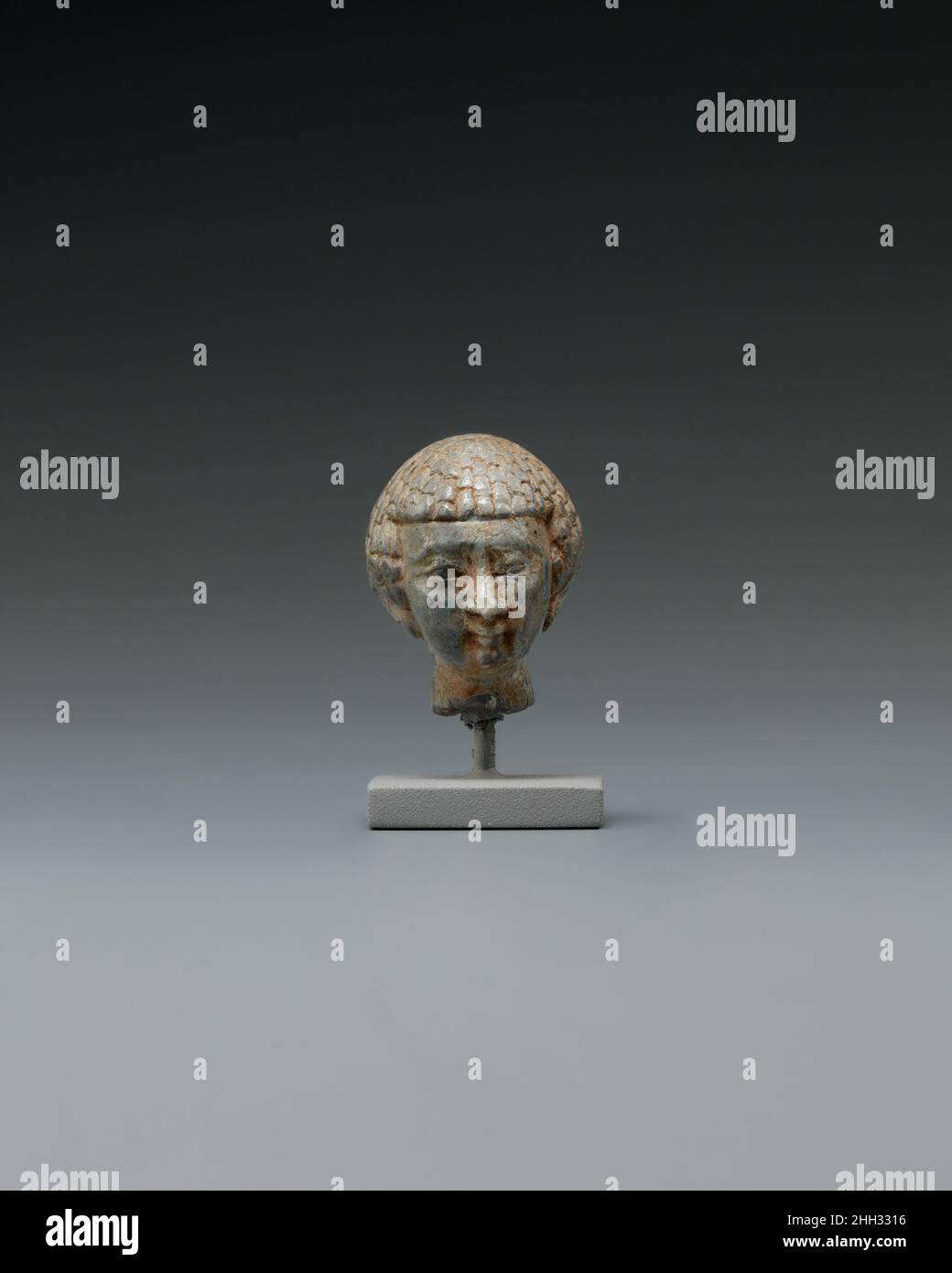 Kopf von einer Statuette 664–332 v. Chr. späte Periode. Kopf von einer Statuette. 664–332 V. CHR. Elfenbein. Späte Periode. Aus Ägypten. Dynastie 26–29 Stockfoto