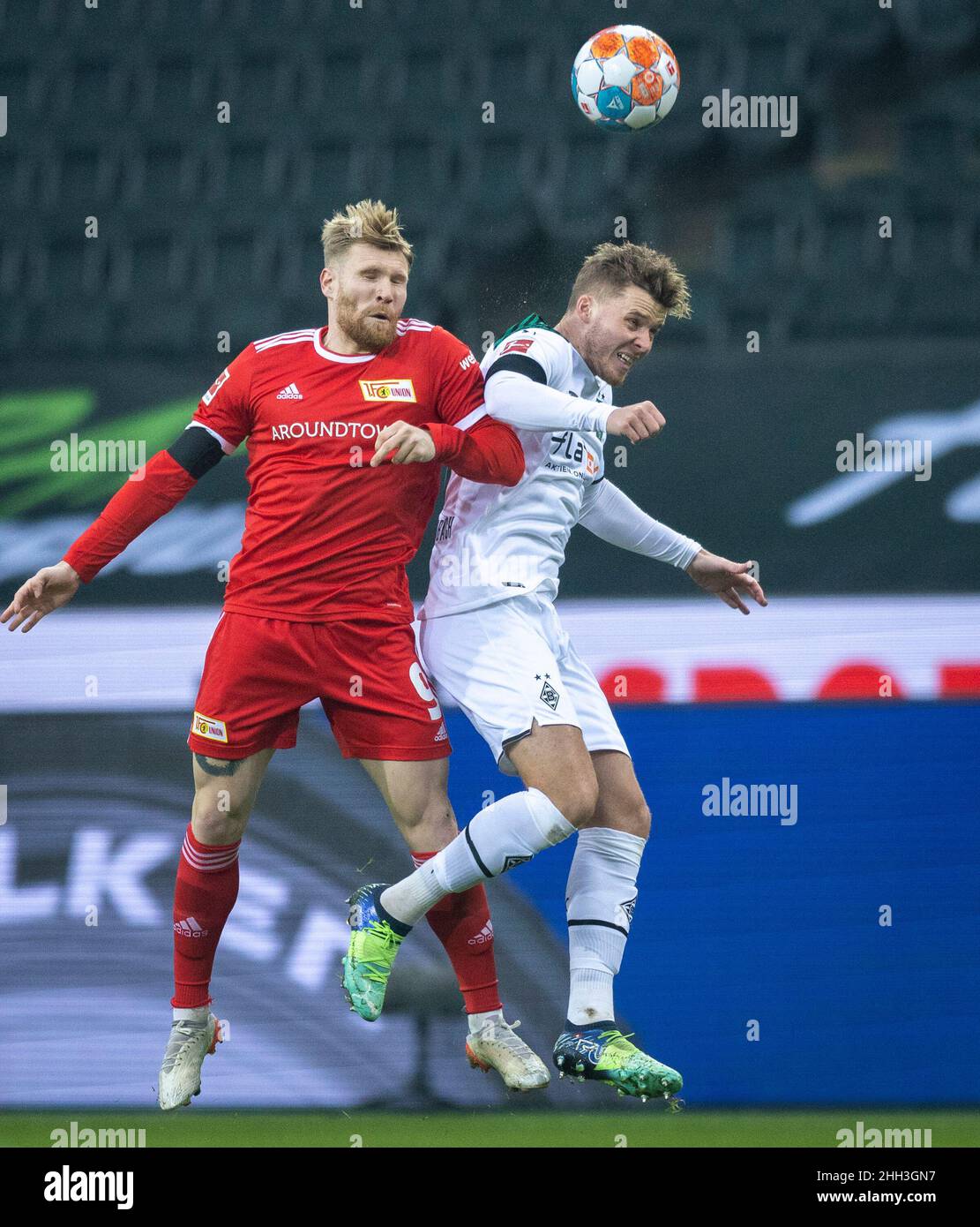 Andreas Voglsammer (Union), Nico Elvedi (BMG) Borussia Mönchengladbach - Union Berlin 21.01.2022, Fussball; Bundesliga, Saison 2021/22 Foto: Moritz Stockfoto