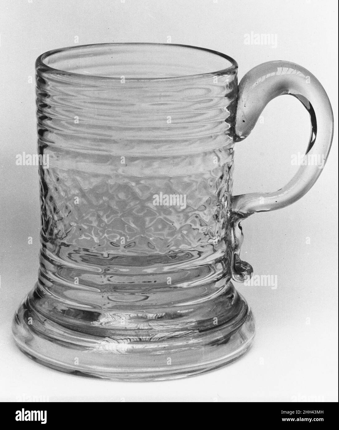 Mug 1820–40 Amerikanisch. Becher. Amerikanisch. 1820–40. Geblasene Bleiglasform. Hergestellt in den Vereinigten Staaten Stockfoto
