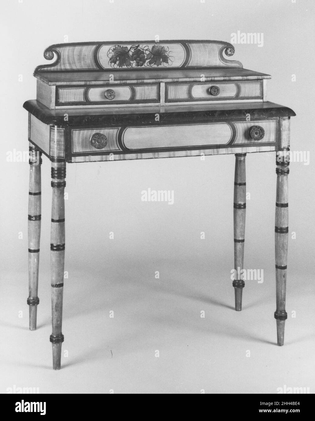 Frisiertisch 1820–40 Amerikanisch. Frisiertisch 3433 Stockfoto