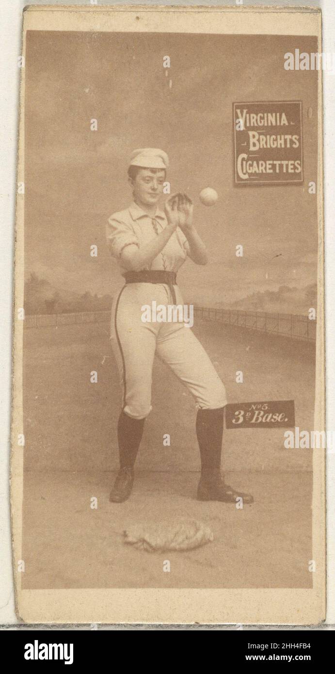 3rd Base, aus der Girl Baseballspieler-Serie (N48, Typ 2) für Virginia Brights Cigarettes 1886, herausgegeben von Allen & Ginter American Trade Cards aus der 'Girl Baseballspieler'-Serie (N48), 1886 von Allen & Ginter herausgegeben, um Virginia Brights und Dixie Cigarettes zu bewerben. Es gibt zwei Arten von Karten in der Serie. Typ 1 zeigt eine weibliche Baseballspielerin in einer Uniform mit einem gepunkteten Lätzchen, und meistens sind die Karten nummeriert. Typ 2 zeigt eine Baseballspielerin in einer Standarduniform, deren Position auf dem Bild vermerkt ist. 3rd Base, aus der Girl Baseballspieler-Serie (N48, Type Stockfoto