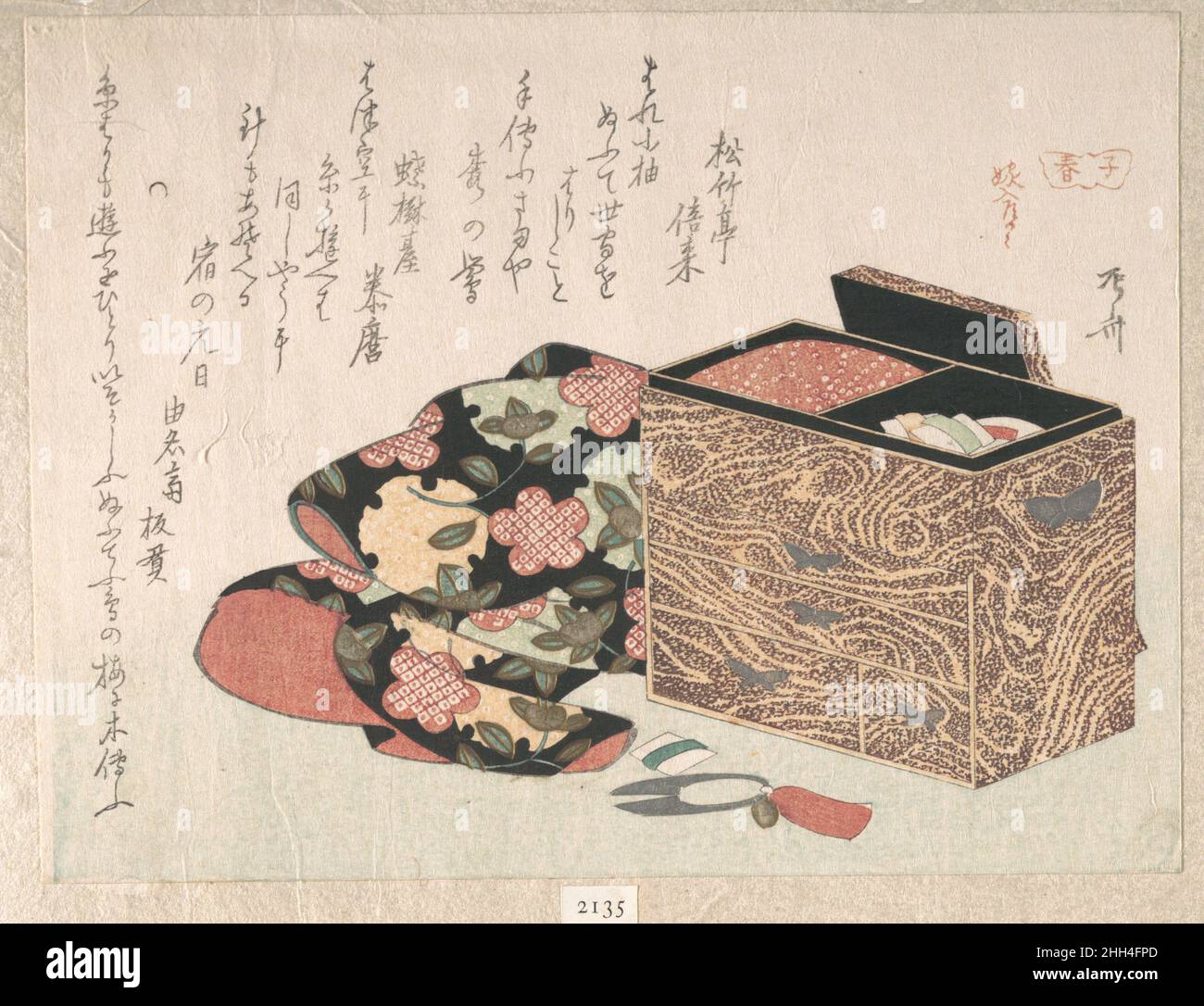 Lady's Work-Box und Bettkleidung wahrscheinlich 1816 Ryūryūkyo Shinsai Japanisch. Lady's Work-Box and Bed Clothing 54990 Künstler: Ryuryukyo Shinsai, japanisch, aktiv ca. 1799?1823, Lady's Work-Box und Bettkleidung, wahrscheinlich 1816, Polychromer Holzschnitt (Surimono); Tinte und Farbe auf Papier, 5 5/8 x 7 7/16 Zoll (14,3 x 18,9 cm). Das Metropolitan Museum of Art, New York. Sammlung H. O. Havemeyer, Bequest von Frau H. O. Havemeyer, 1929 (JP2135) Stockfoto
