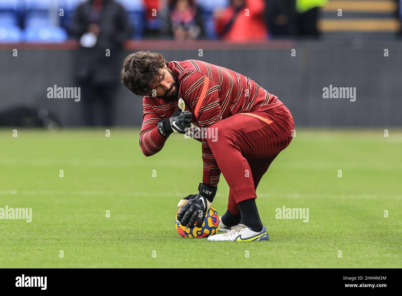 Alisson Becker #1 von Liverpool während der Aufwärmphase vor dem Spiel in London, Vereinigtes Königreich am 1/22/2022. (Foto von Mark Cosgrove/News Images/Sipa USA) Stockfoto