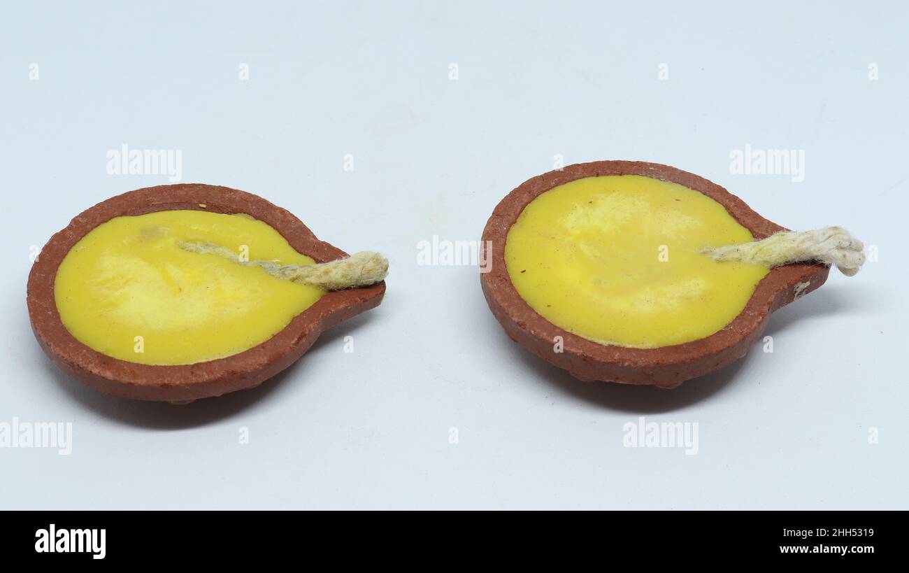 Ghee-Ohrlampe. Auf weißem Hintergrund Stockfoto