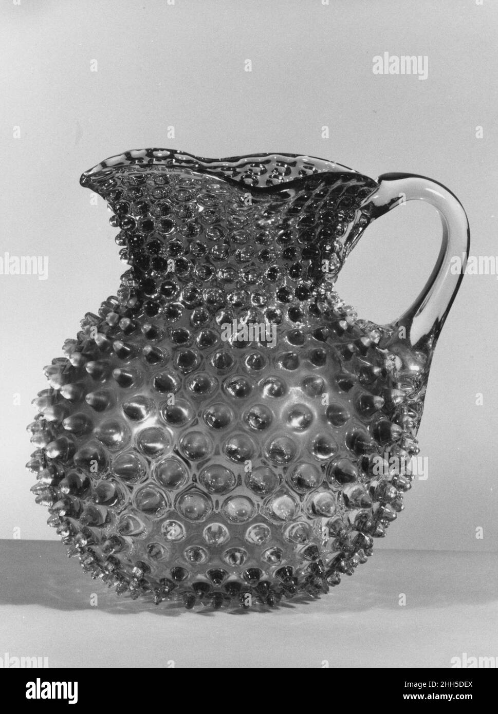 Hobnail Pitcher nach 1886 vermutlich Hobbs, Brockunier und Company. Hobnail Pitcher 5806 Stockfoto
