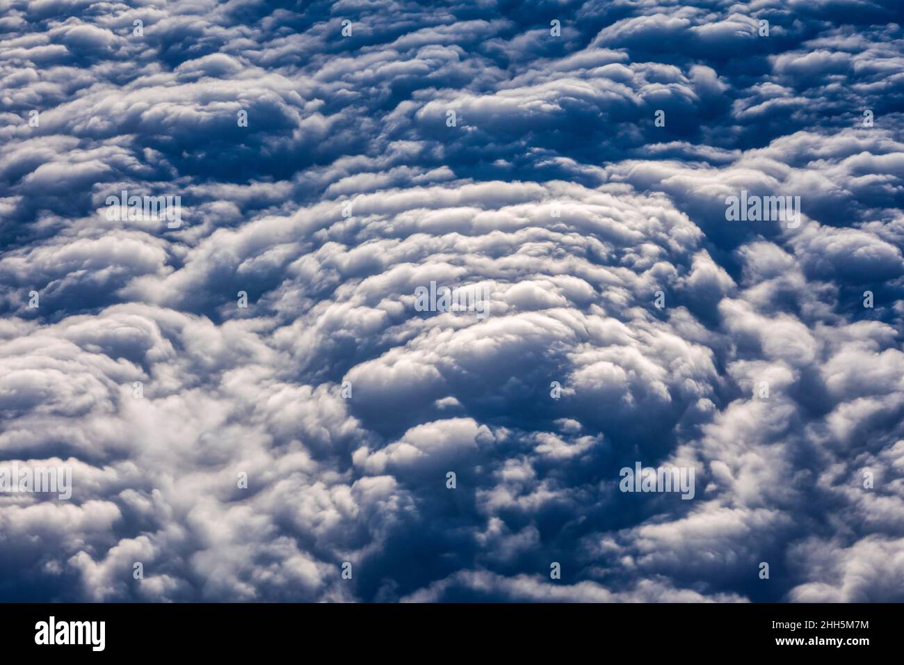 Dicke Wolken von oben gesehen Stockfoto