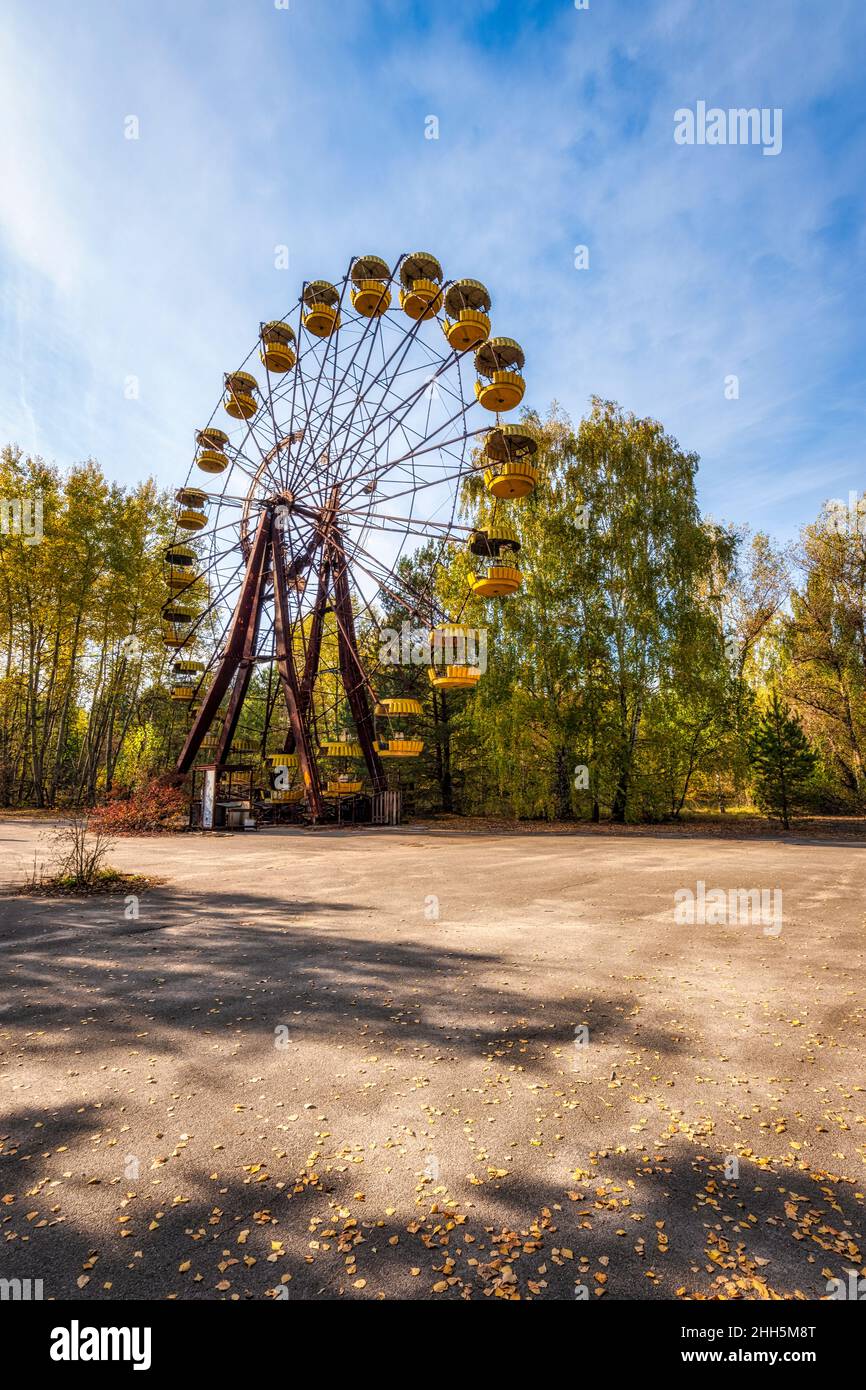 Ukraine, Kiew Oblast, Pripyat, verlassene Riesenrad im Pripyat Vergnügungspark Stockfoto