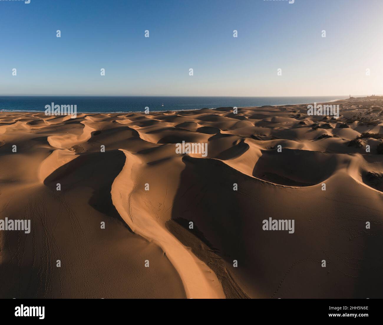 Sanddünen am Meer auf den Kanarischen Inseln, Spanien Stockfoto
