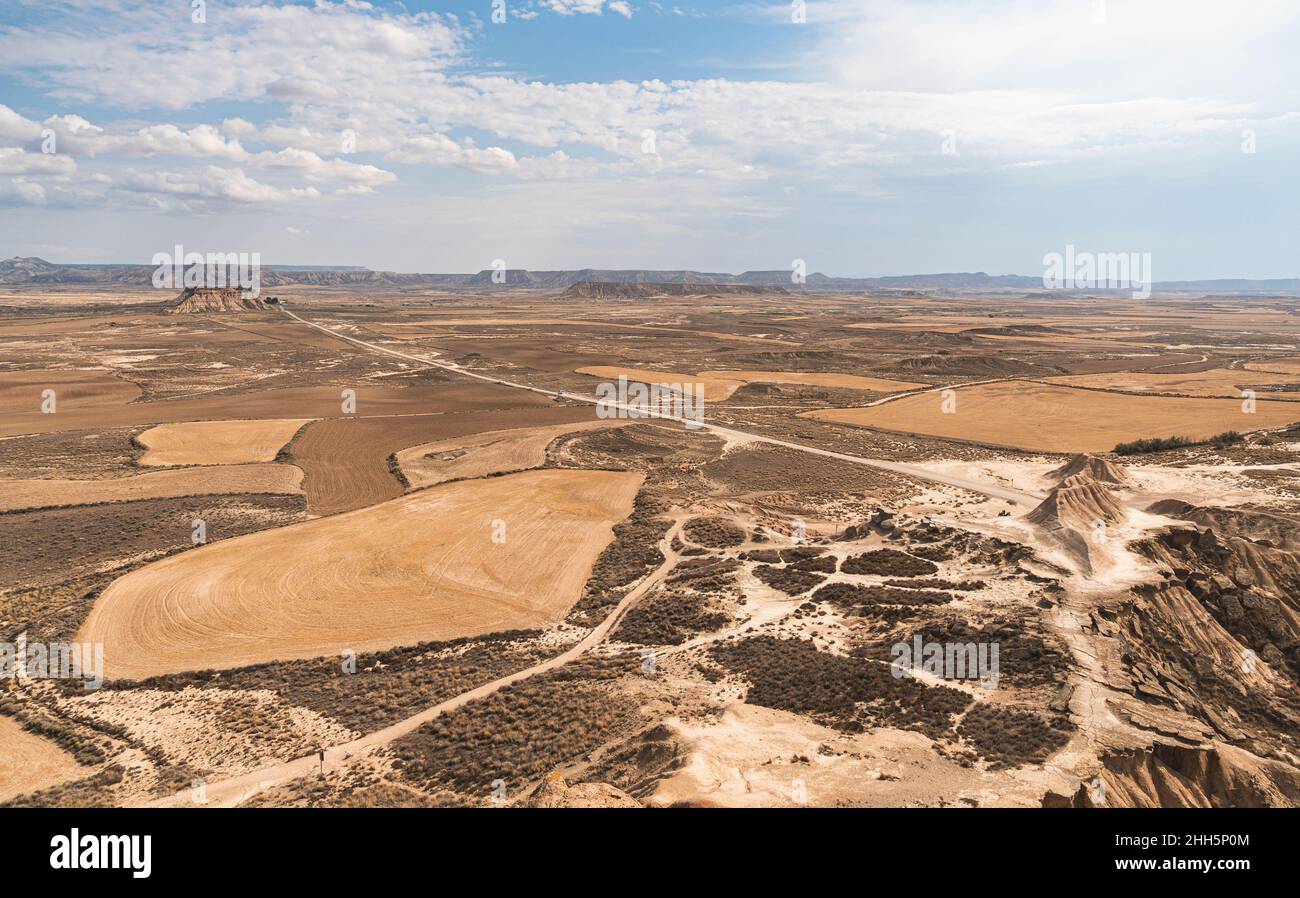 Erodierte Landschaft bei Bardenas Reales, Navarra, Spanien Stockfoto