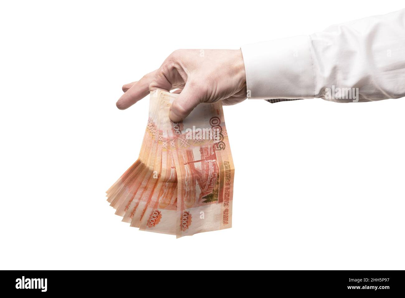 Ein Mann in der Hand hält russische Banknoten 5000 fünftausend Rubel isolieren. Monetäre Finanzkrise in russland Inflation wirtschaftlichen Rückgang. Stockfoto