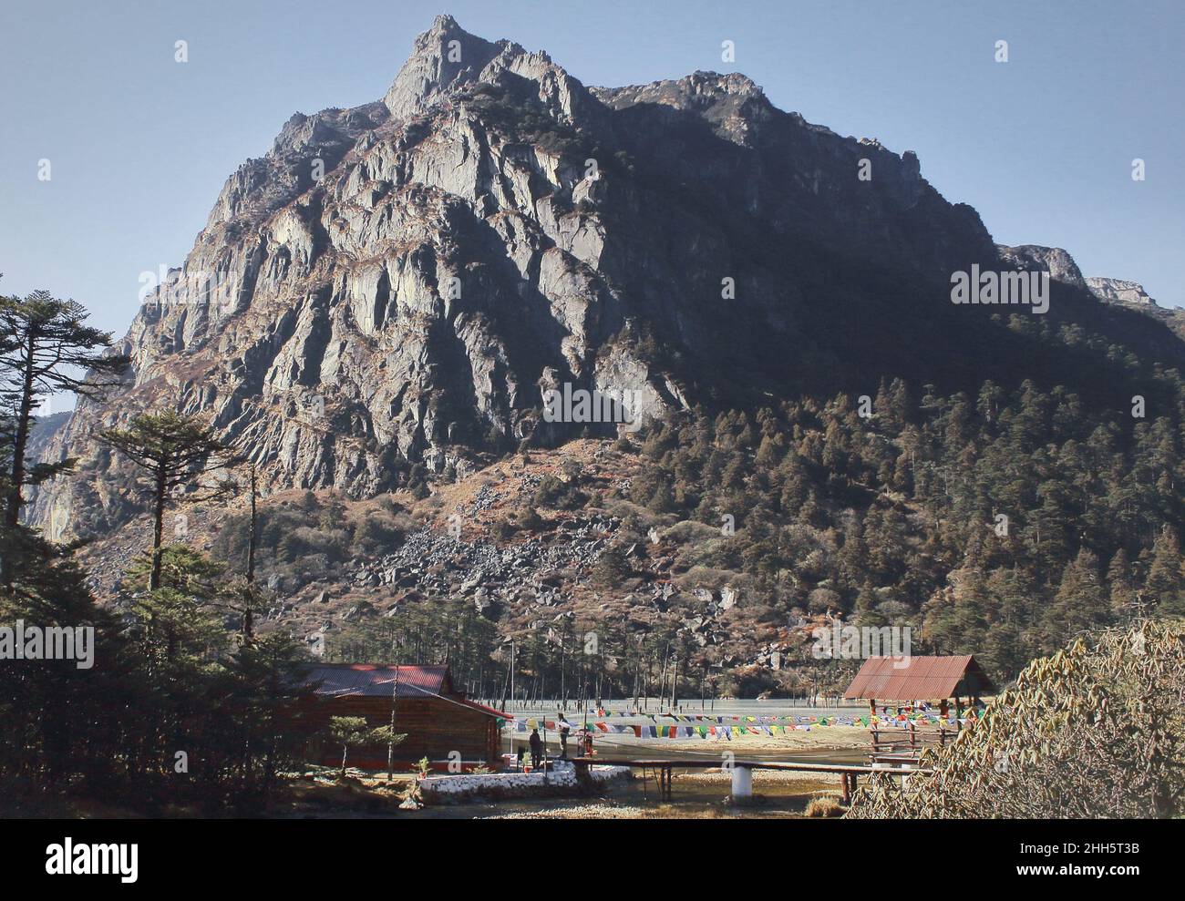 Malerischer Blick auf die Landschaft vor dem madhuri See oder dem Sangestar tso See in der Nähe von tawang in arunachal pradesh, nordostindien Stockfoto