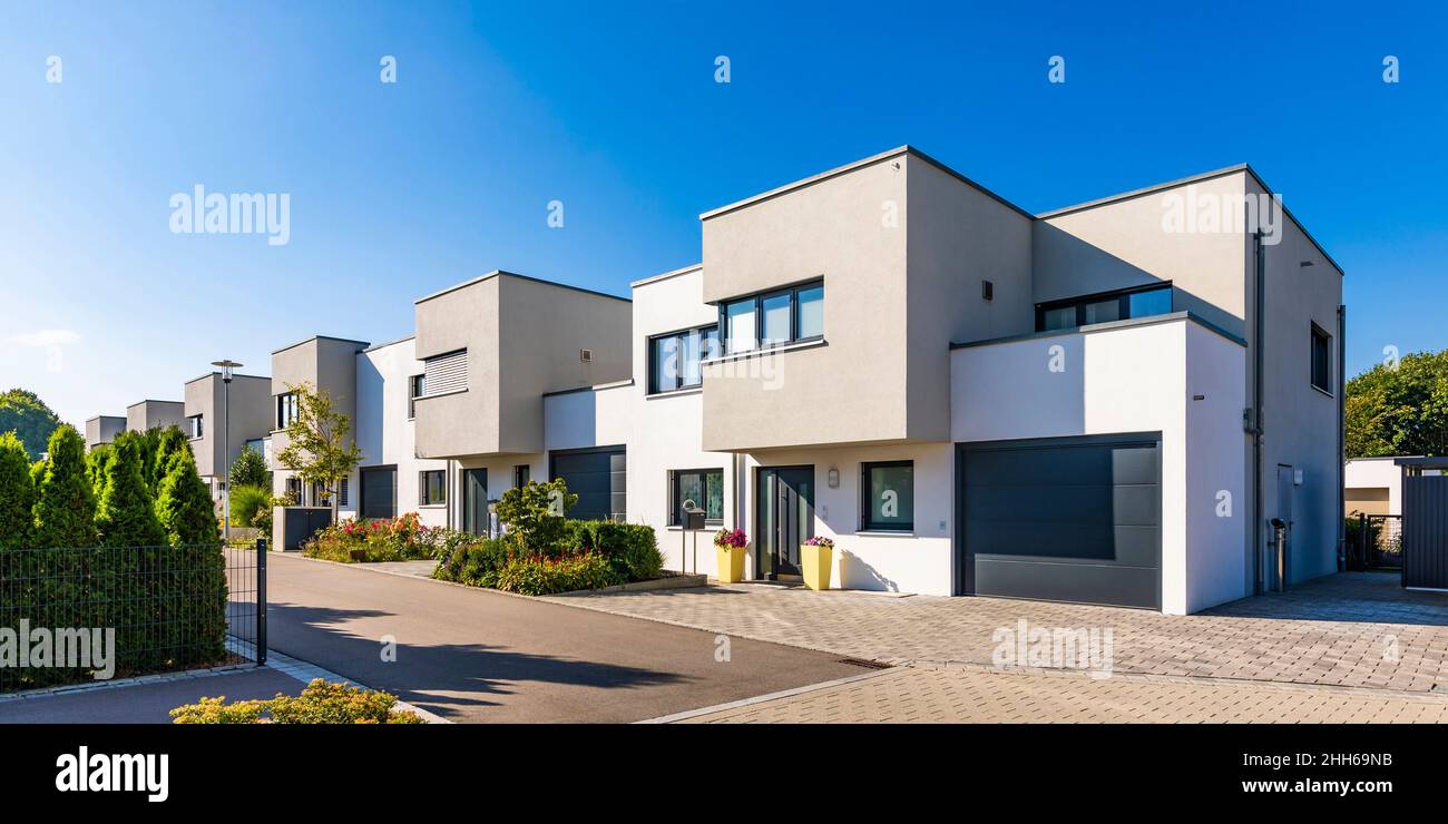 Deutschland, Bayern, Neu-Ulm, Vorstadt Häuser in Neubaugebiet Stockfoto