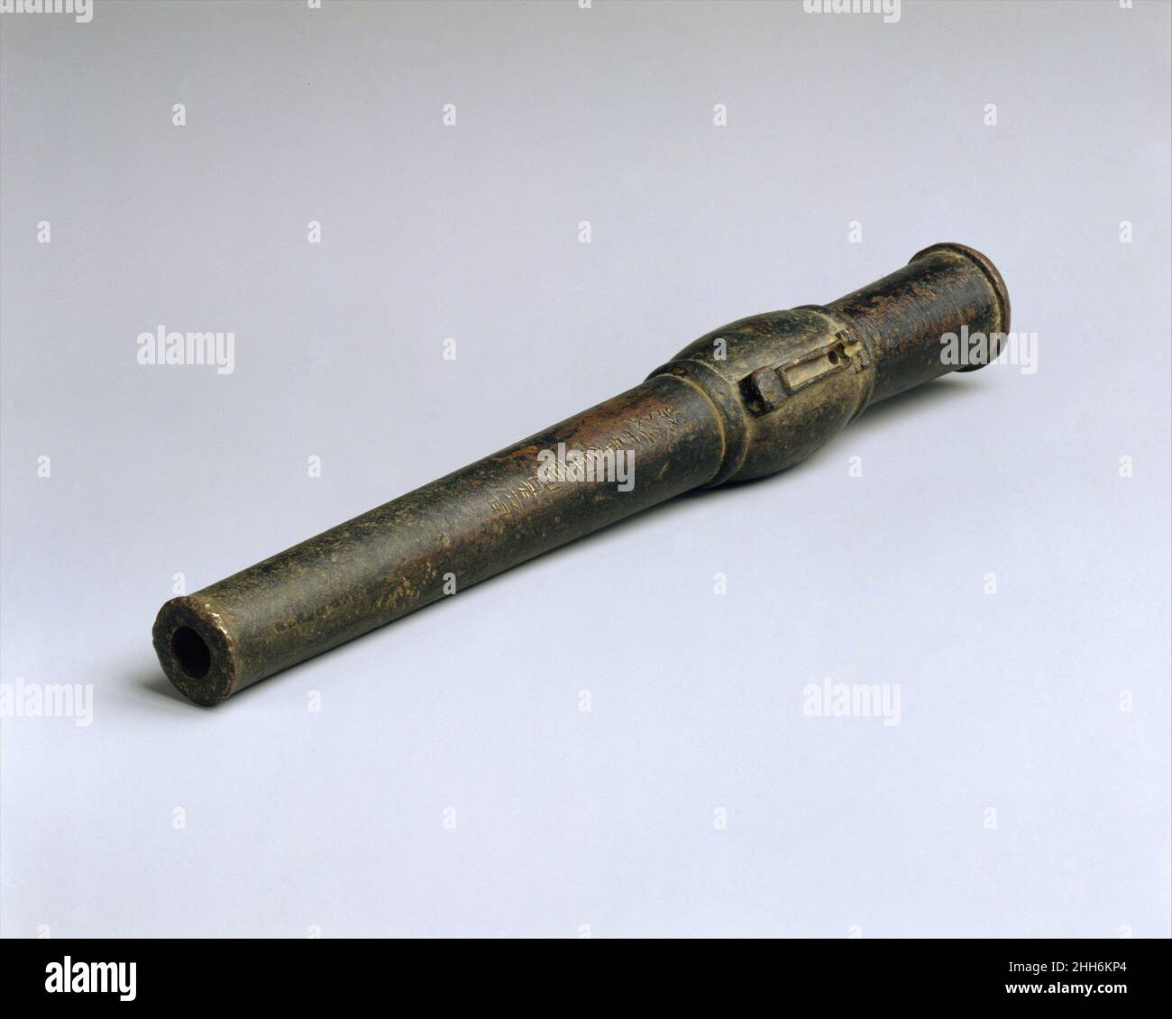 Handkanone (Chong) datiert auf 1424 Chinesen. Handkanone (Chong). Chinesisch. Datiert 1424. Bronze. Schusswaffen Stockfoto